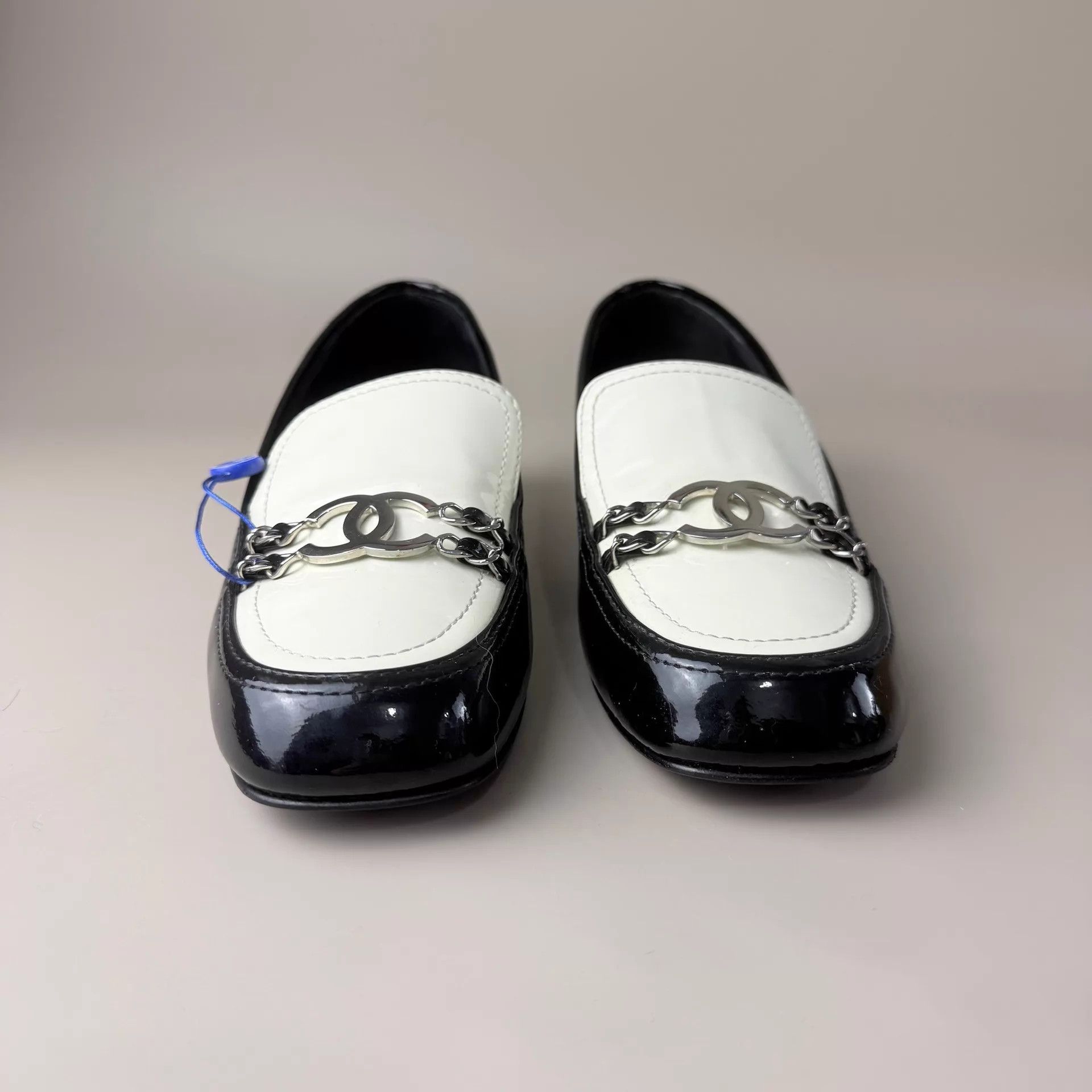 Chanel CHANEL Ivory Black & Gold Double C Loafer EUR 37 Size US 6.5 / IT 36.5 - 2 Thumbnail