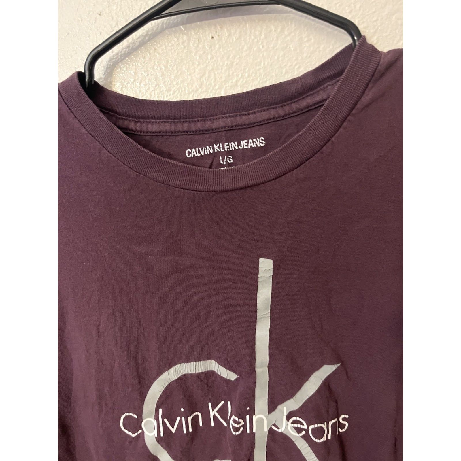 Vintage CALVIN KLEIN JEANS Maroon Striped Graphic T-Shirt Short Sleeve Large Unisex Adults Size 36" / US 14 / IT 50 - 3 Thumbnail