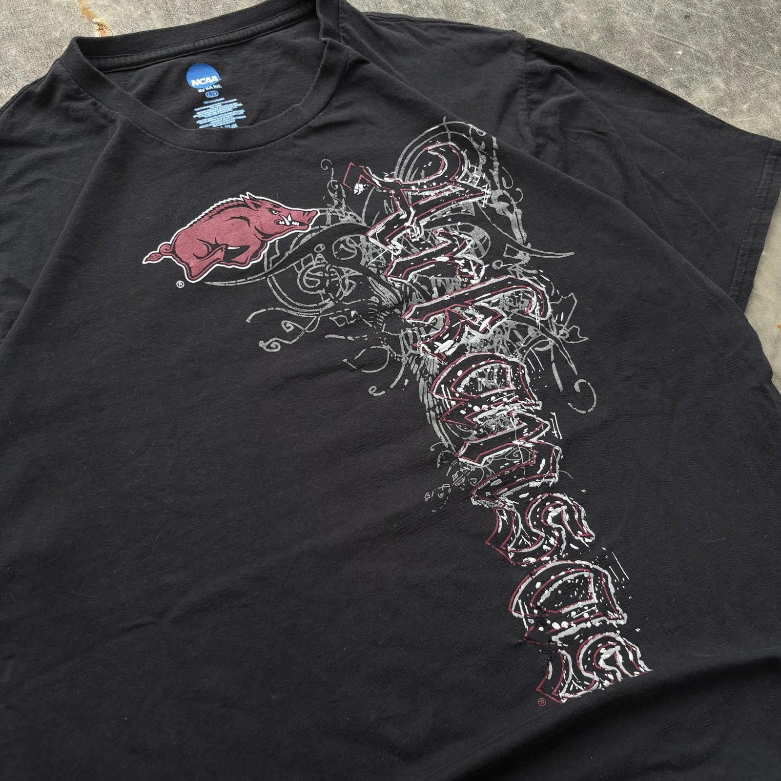 NCAA Vintage Y2K Affliction Arkansas Razorbacks Grunge Shirt Size US L / EU 52-54 / 3 - 2 Thumbnail