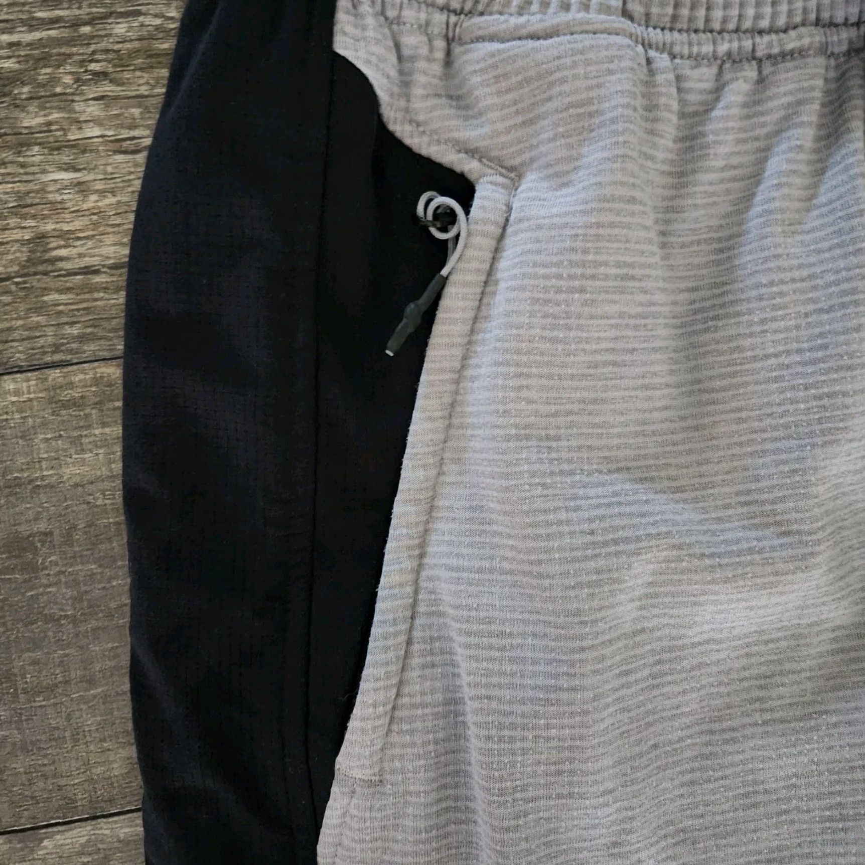 Under Armour Under Armour Pants Mens Small Fitted Sweat Joggers Waffle Knit Gray Black Athletic Tapered Inseam 28" Pockets Size US 29 - 4 Thumbnail