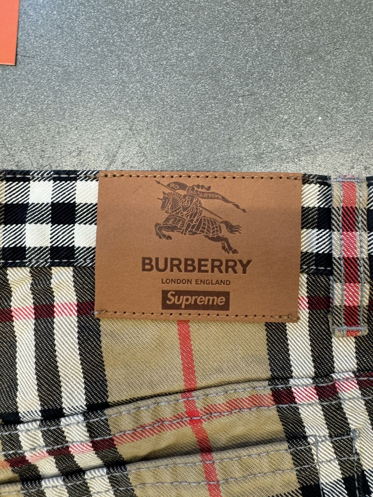Burberry × Supreme SS22 Supreme Burberry Regular Jeans Beige Size US 30 / EU 46 - 4 Thumbnail