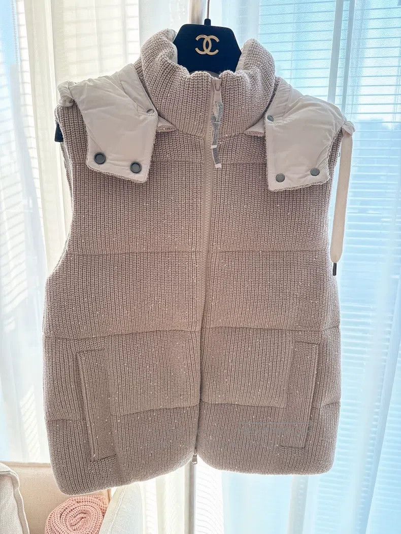 Brunello Cucinelli Brunello Cucinelli Beige Sequin Knit Puffer Vest Size XS / US 0-2 / IT 36-38 - 1 Thumbnail