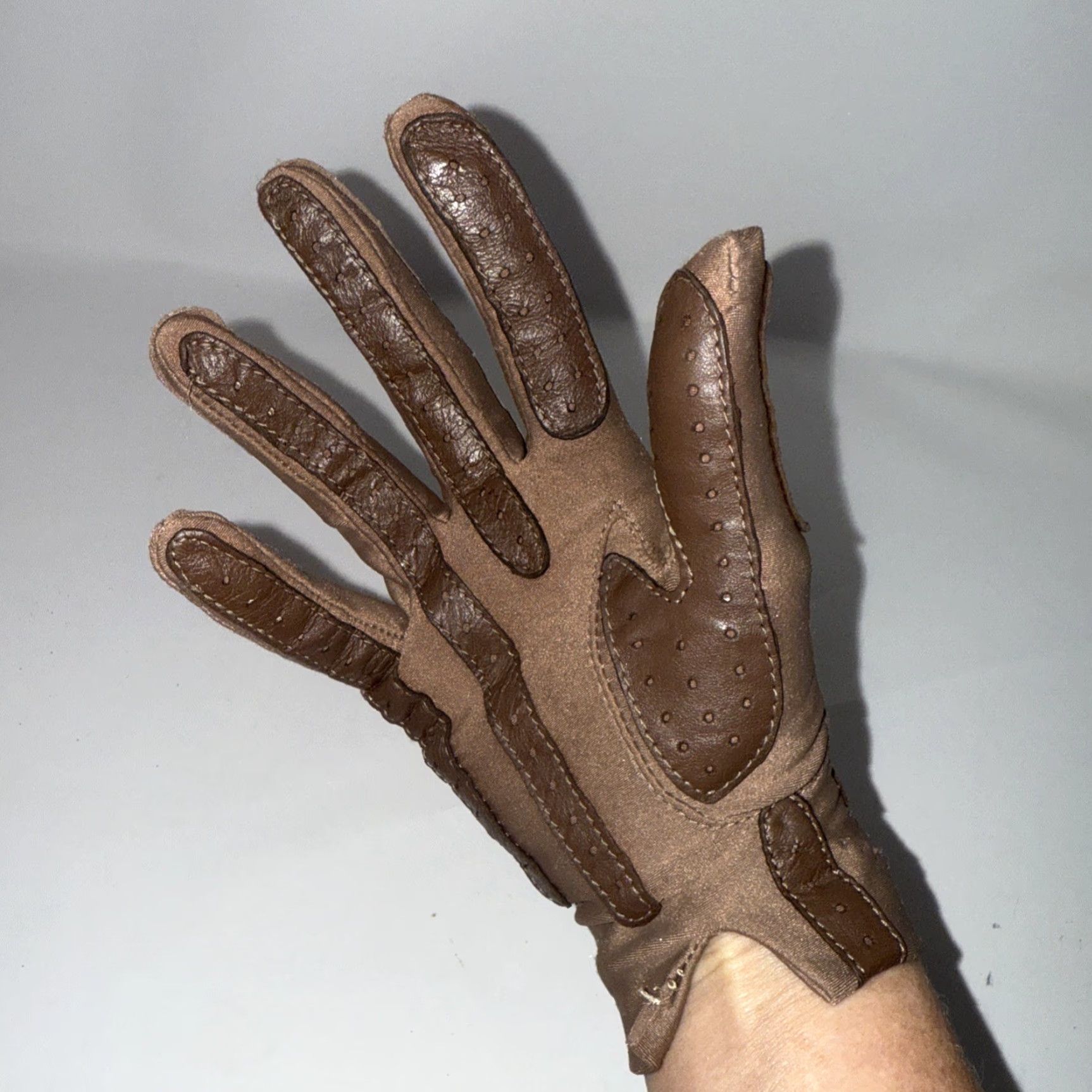 Vintage VINTAGE Isotoner Driving Gloves Woman One Size Tan Brown 1980s Nylon Spandex Stretch Philippines Size ONE SIZE - 2 Thumbnail