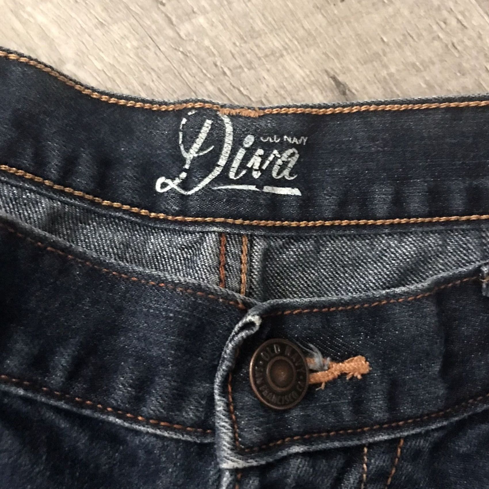 Old Navy Old Navy The Diva Denim Jeans Shorts Womens Sz 6 Regular Dark Pockets Jorts Size 28" / US 6 / IT 42 - 4 Thumbnail