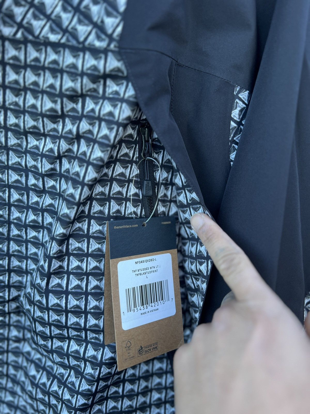 Supreme × The North Face Supreme X The North Face Studded Mountain Light Jacket NWT Size US L / EU 52-54 / 3 - 6 Thumbnail