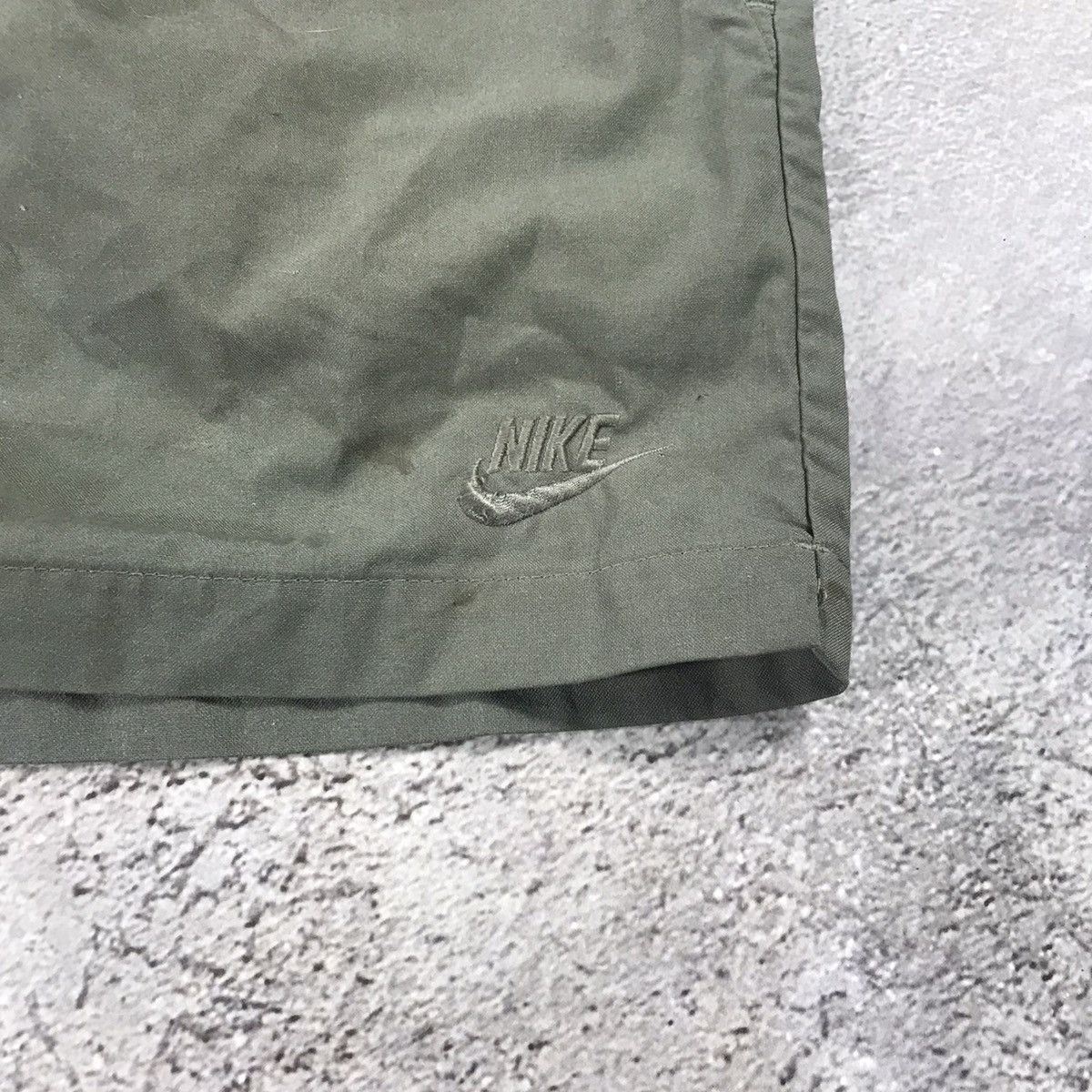 Vintage Vintage Nike Swoosh Shorts Relaxed Fit Streetwear Y2K 32 Size US 32 / EU 48 - 2 Thumbnail