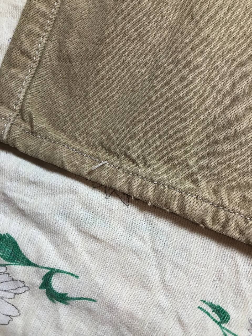 Levi's Levi Strauss 501 Relaxed Tan No Rips Stains EUC Size US 34 / EU 50 - 17 Thumbnail