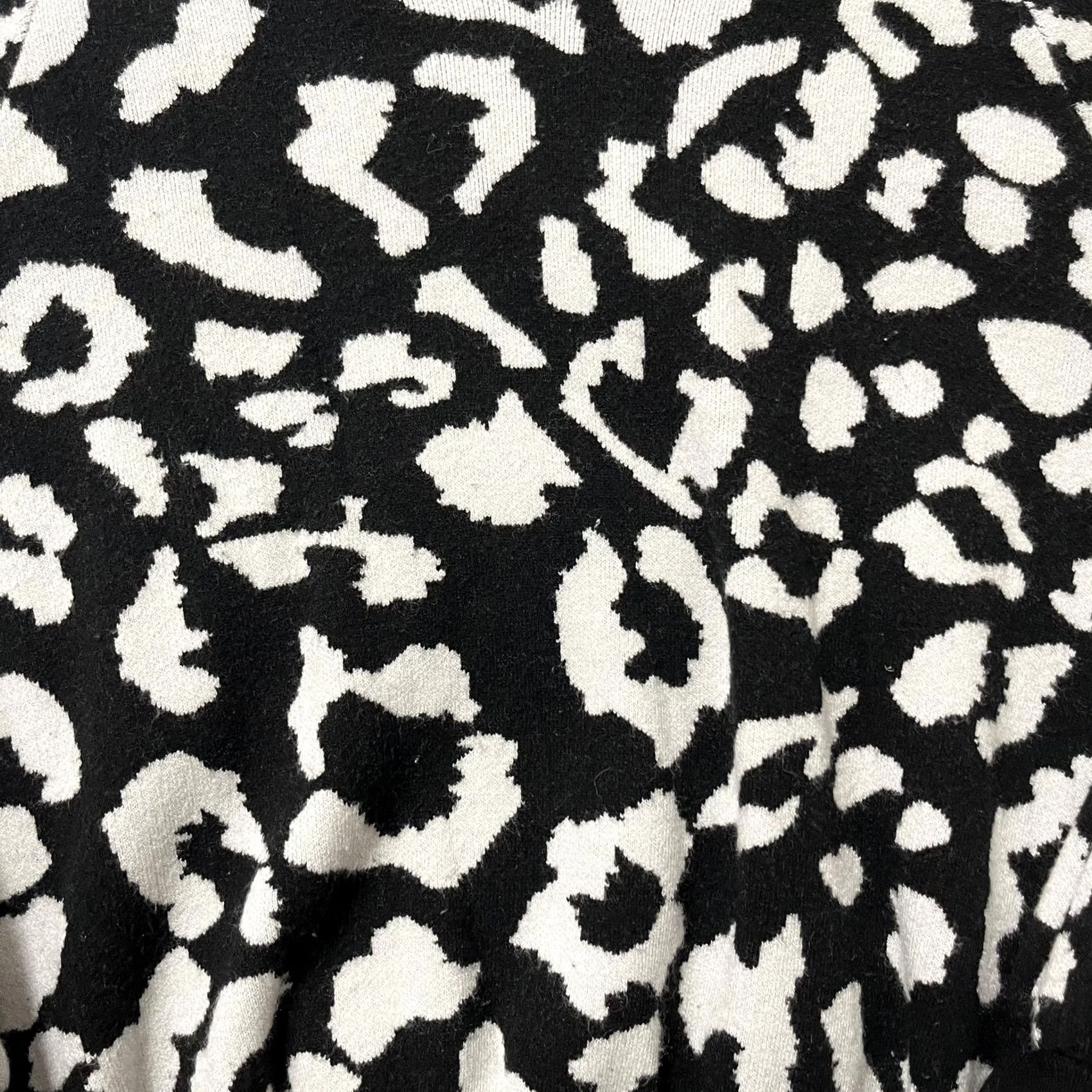 Vintage Philosophy Sweater Womens Medium Black White Leopard Print V Neck Pullover Size M / US 6-8 / IT 42-44 - 2 Thumbnail