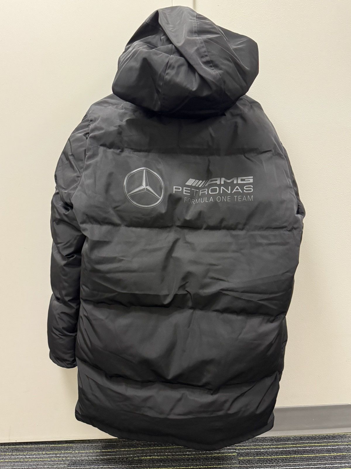 Mercedes-Benz AMG Petronas Ultimate Puffer Jacket Size US M / EU 48-50 / 2 - 7 Thumbnail