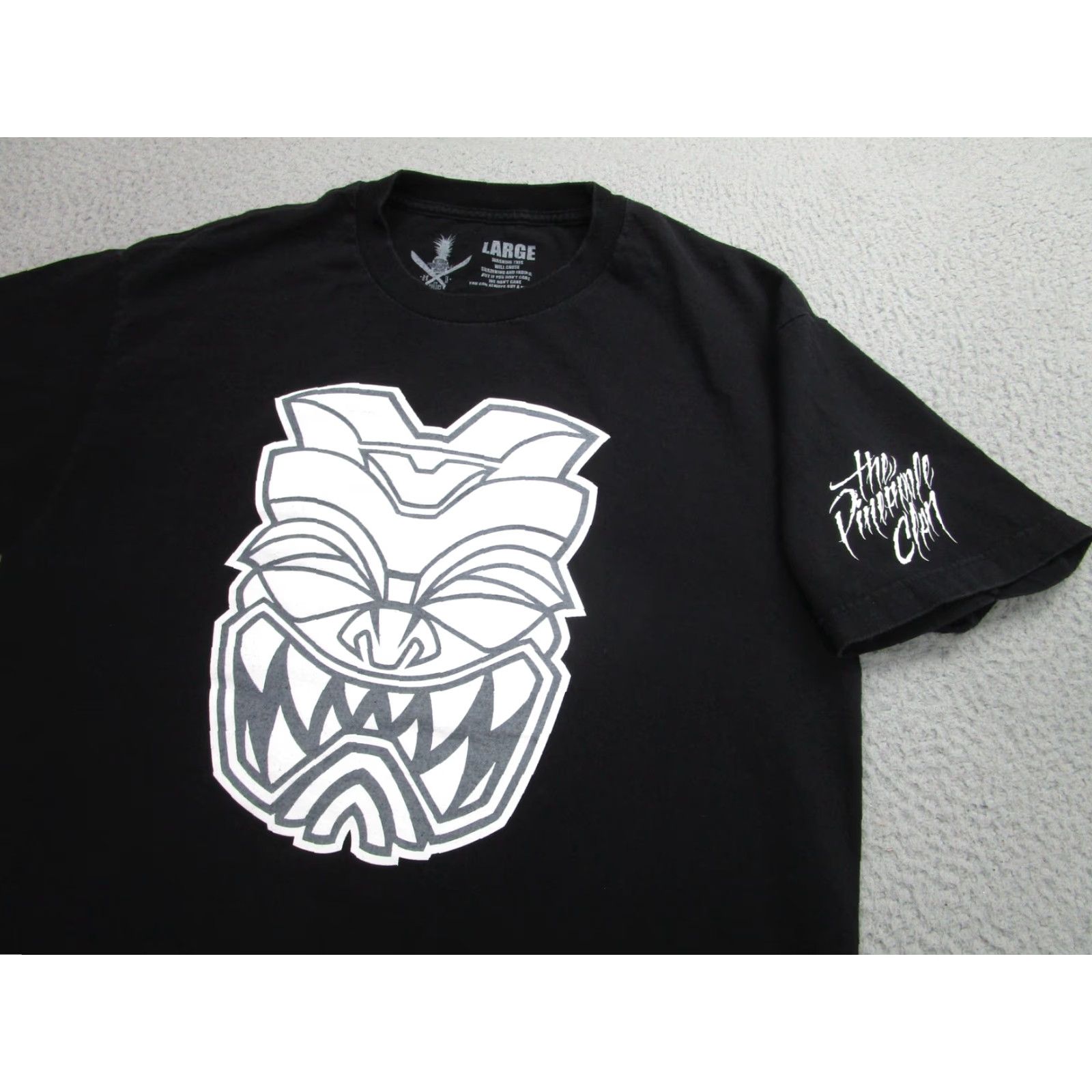 Vintage VINTAGE The Pineapple Chef Graphic Shirt Mens Large Black Tiki Mask Tropical Streetwear Crewneck Size US L / EU 52-54 / 3 - 2 Thumbnail