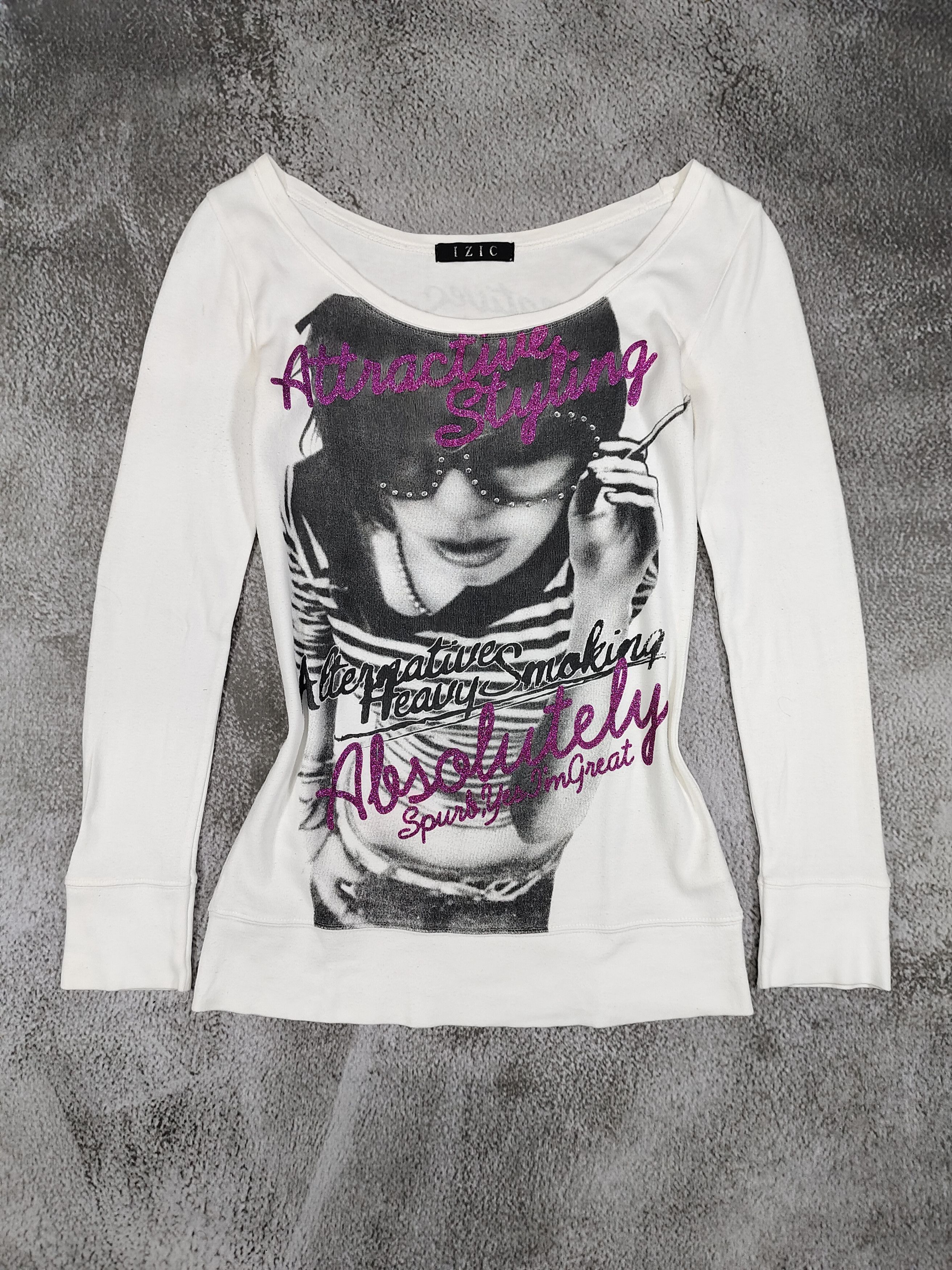 Japanese Brand 2000s IZIC🇯🇵 Photo Girl Glitter Script Rhinestone Graphic Size M / US 6-8 / IT 42-44 - 5 Thumbnail