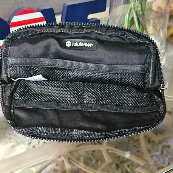 Lululemon LULULEMON ATHLETICA EVERYWHERE 1L {BACK} Size ONE SIZE - 5 Thumbnail