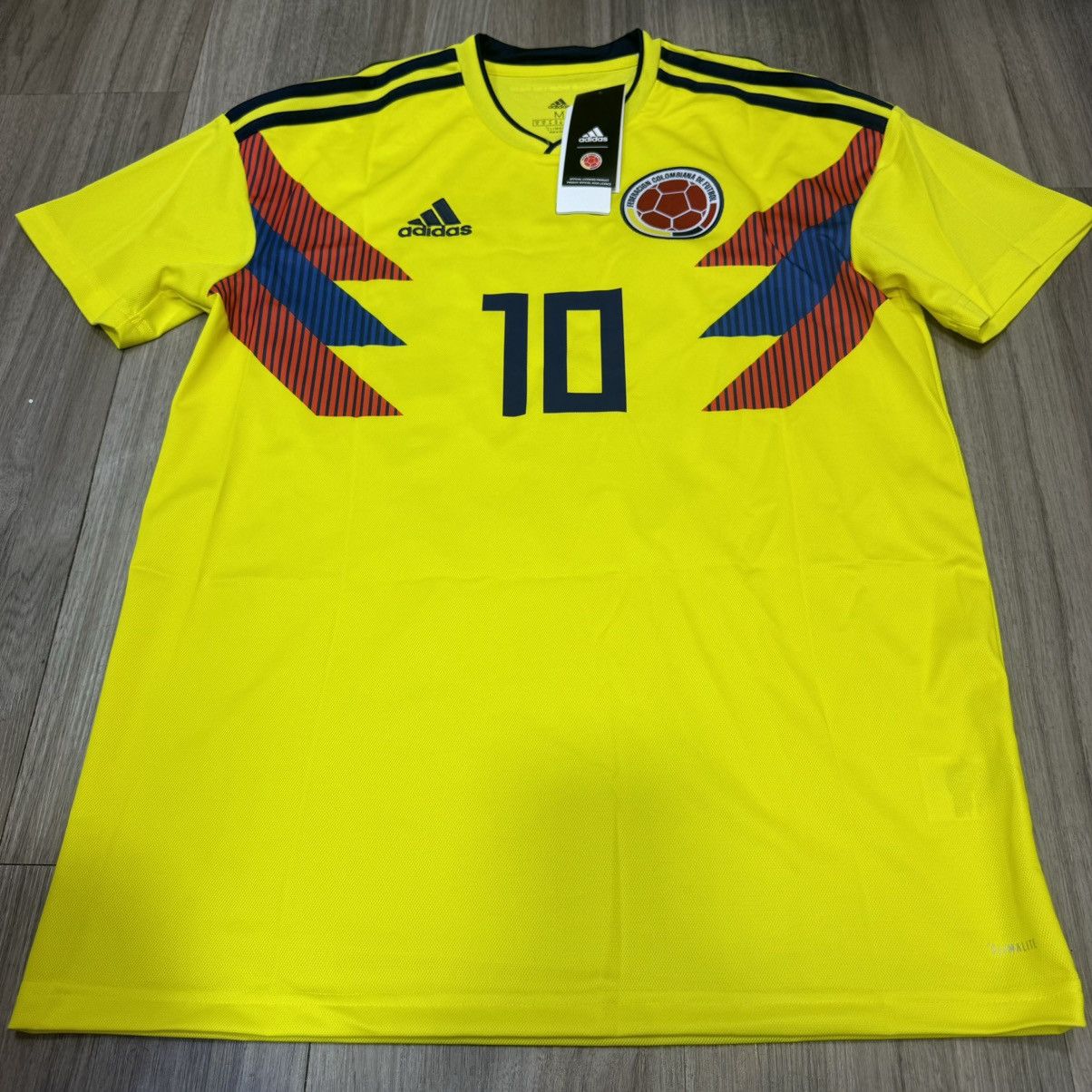 Adidas Colombia 18/19 home shirt #10 James (Bnwt) Size US M / EU 48-50 / 2 - 1 Thumbnail