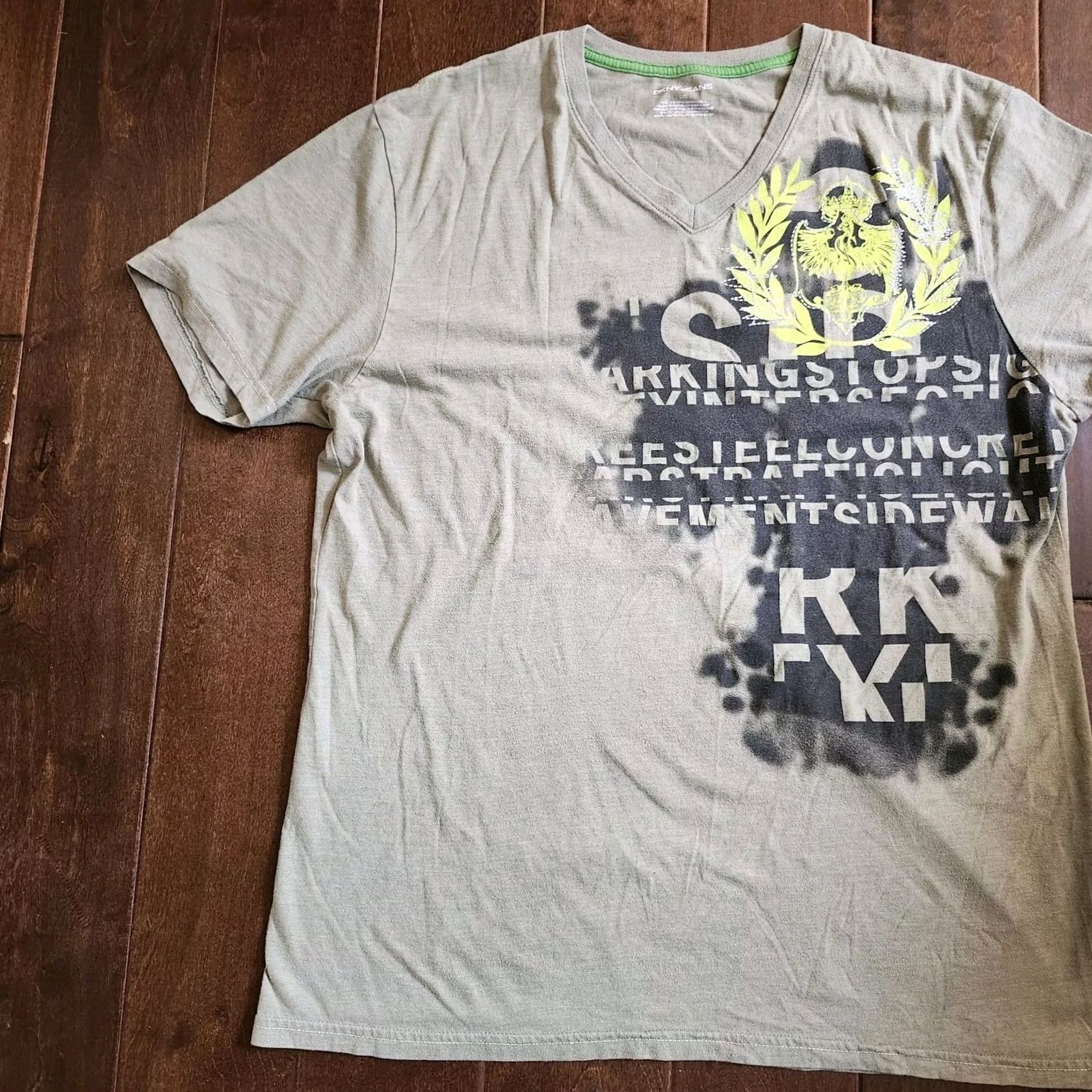 DKNY DKNY T-Shirt Men Green V-Neck Short Sleeve Size L Regular Cotton Polyester Graphic Print Shirt Mens Size US L / EU 52-54 / 3 - 3 Thumbnail