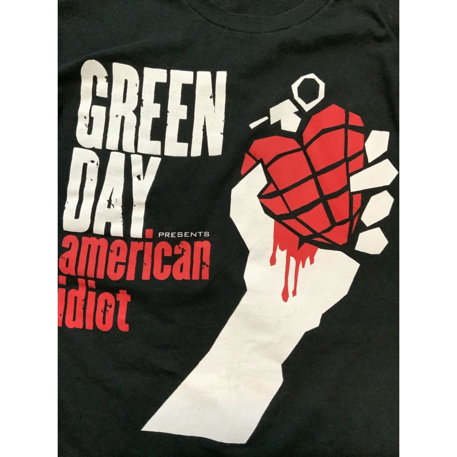 Vintage VINTAGE Green Day Presents American Idiot Love Heart Grenade Rock Band Graphic T-Shirt Mens Large Black Size US L / EU 52-54 / 3 - 6 Thumbnail