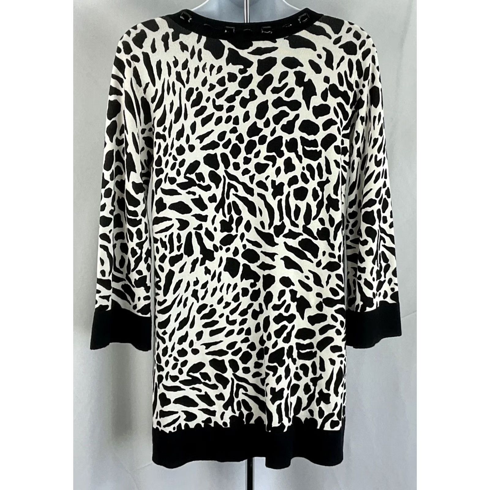 Vintage Joseph A Tunic sweater M blk/wht Leopard Cow beaded 1/2 button 3/4 sleeve Rayon Shirt Womens M Leopard Glam Size M / US 6-8 / IT 42-44 - 3 Thumbnail