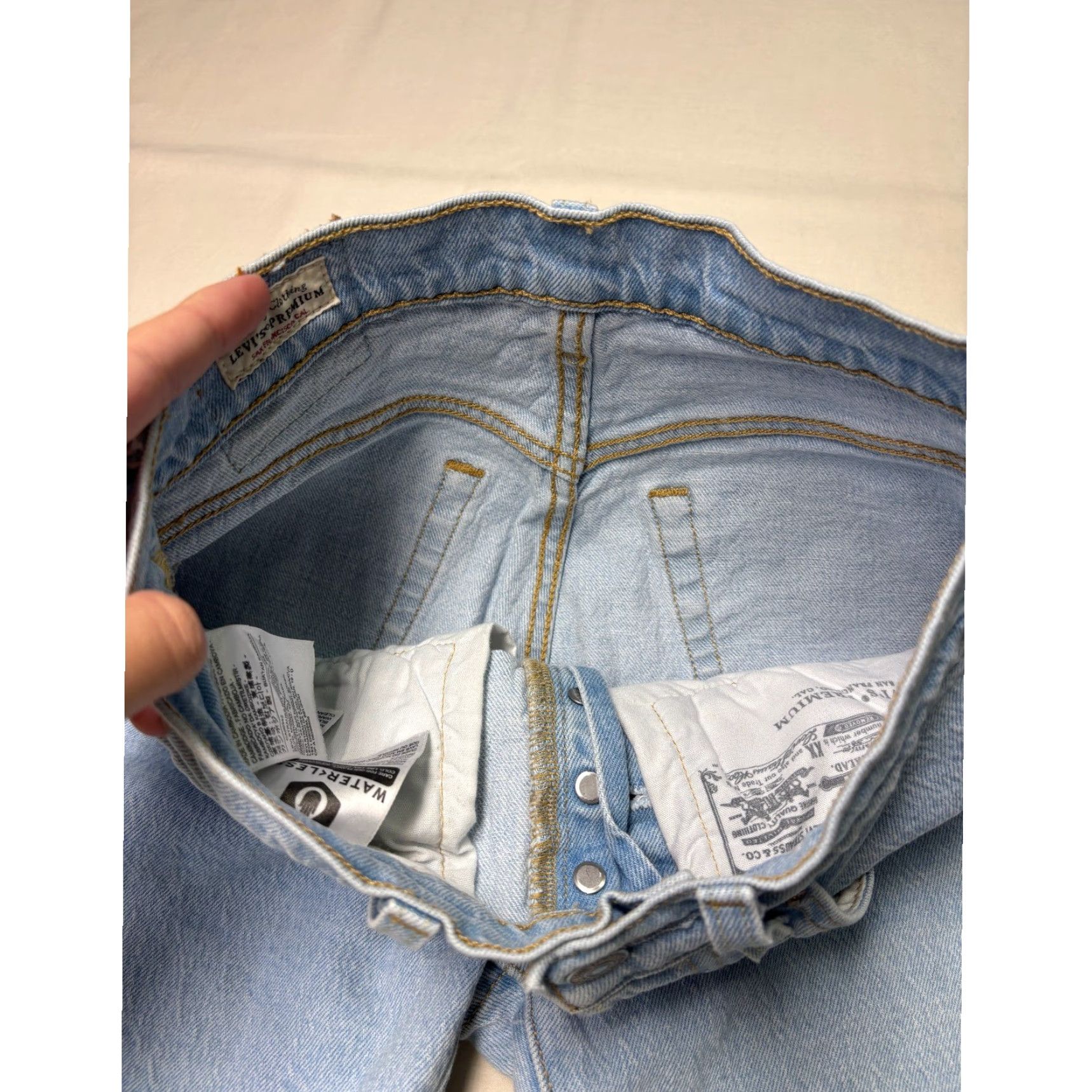 Levi's Levi's 501 Premium Original Straight Jeans Light Wash Regular Women 24 W26 Inseam 26.5 Button Fly 5-Pocket Denim High Rise Size 42" / US 20 - 4 Thumbnail