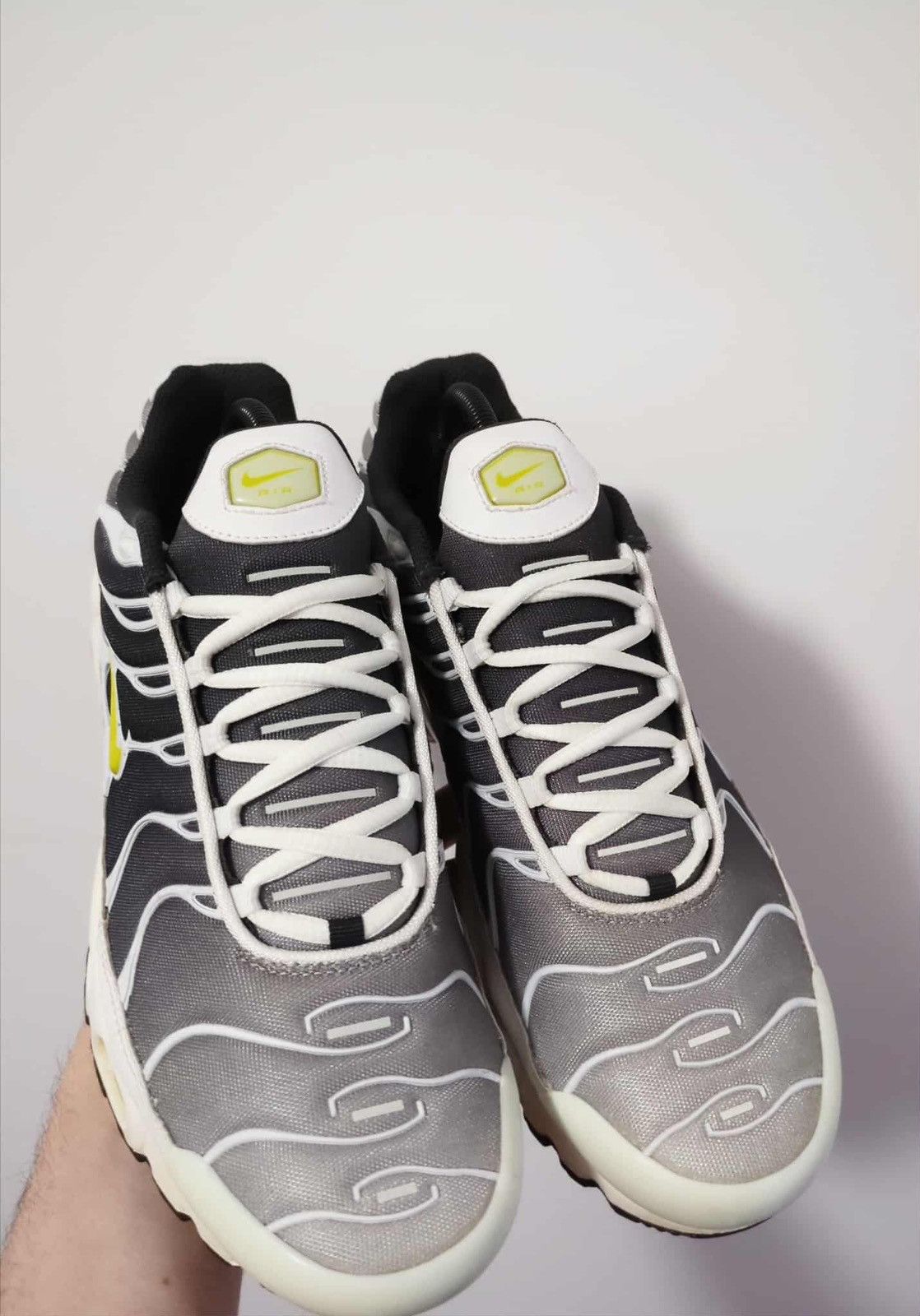Nike 💛 YELLOW FADES US9.5 💛 Size US 9.5 / EU 42-43 - 5 Thumbnail