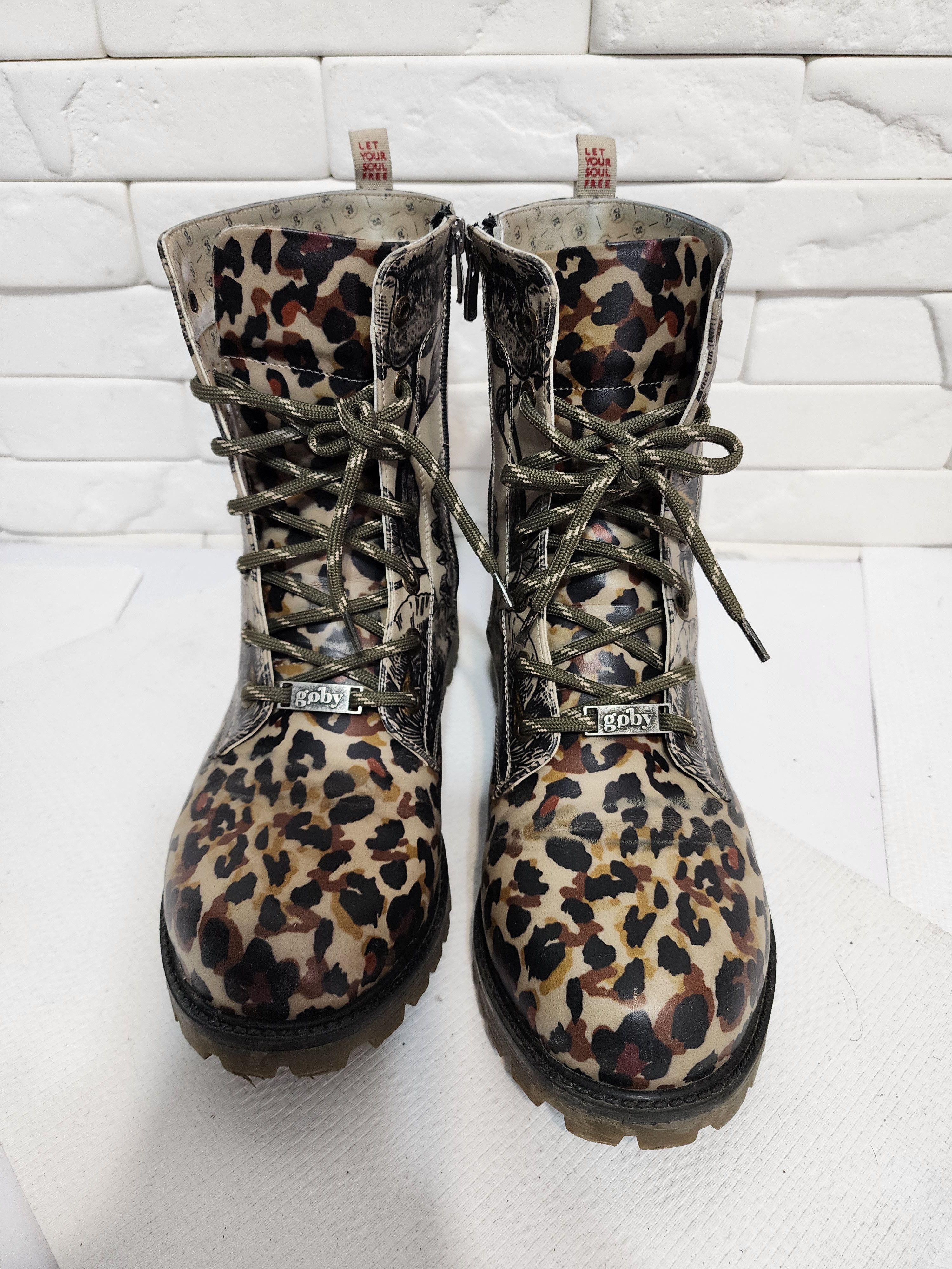 Uniqlo Bruwn Faux Leather Boots: Women's Style Shoes, Size US 10 / IT 40 - 4 Thumbnail