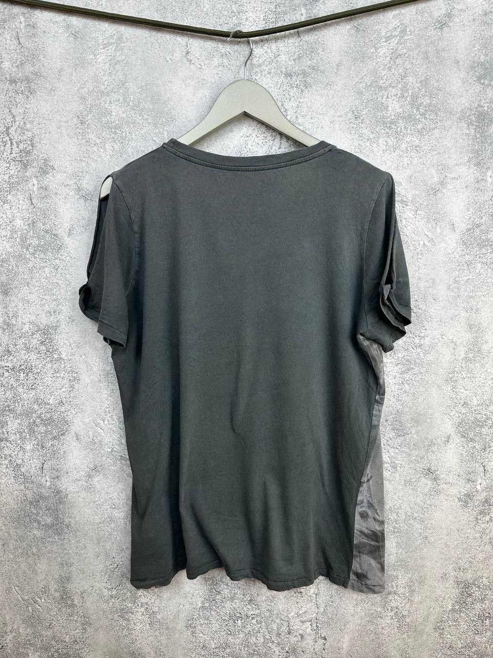 Allsaints Allsaints Equus Mazzy Horse Print Cut-Out Shoulder T-Shirt Size L / US 10 / IT 46 - 2 Thumbnail