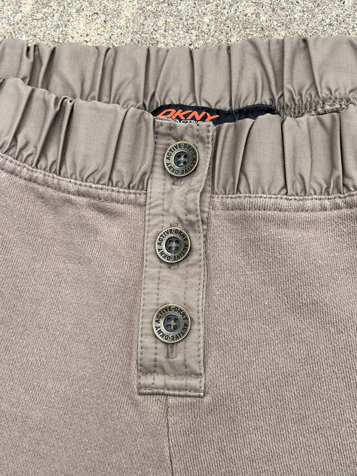 DKNY × Japanese Brand × Vintage WMNS VINTAGE Y2K DKNY ACTIVE FLARED SWEATPANTS Size 30" / US 8 / IT 44 - 4 Thumbnail