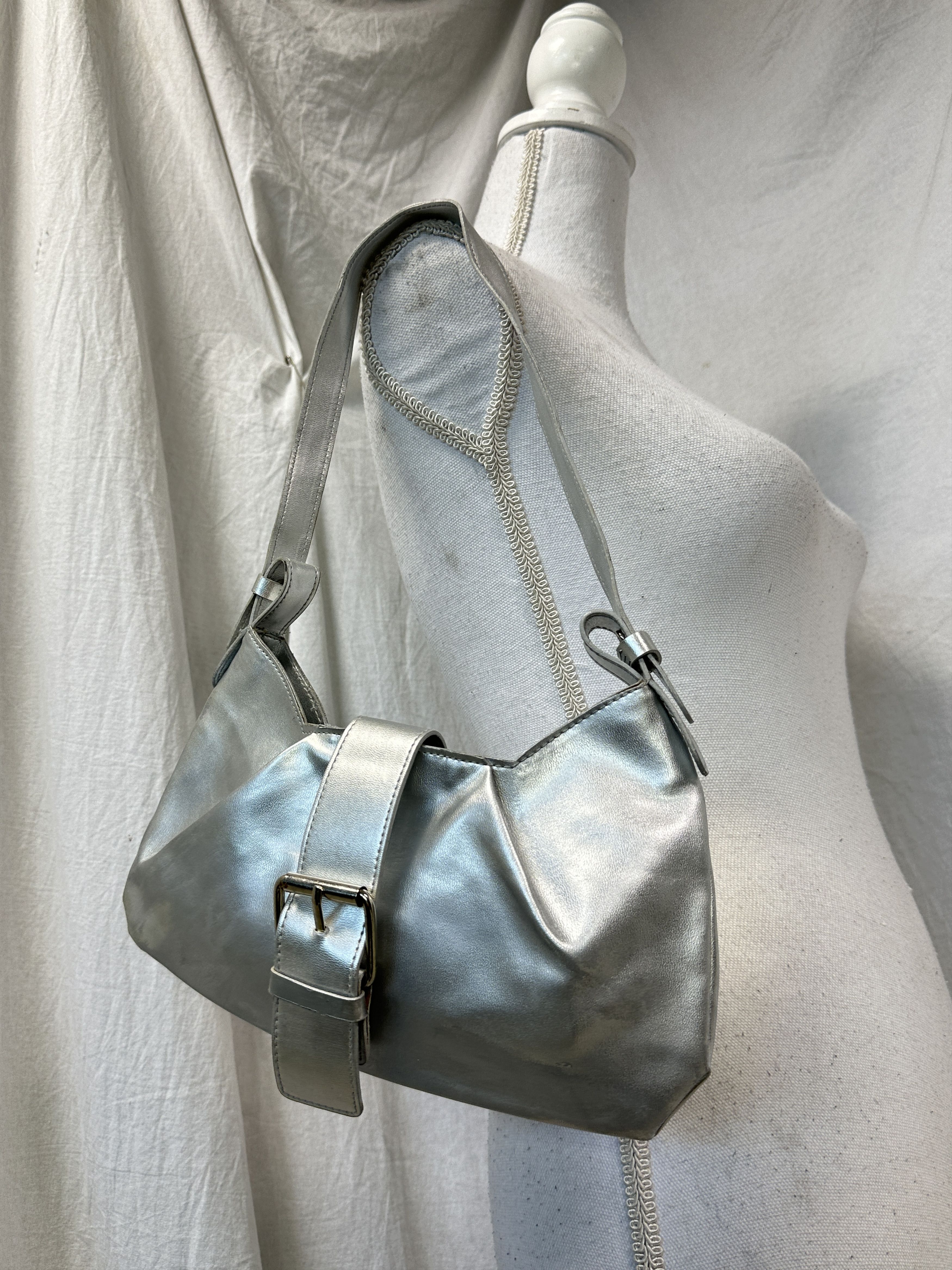 Vintage Vintage Casual Streetwear Silver Chrome Baguette Bag Y2K Size ONE SIZE - 1 Thumbnail