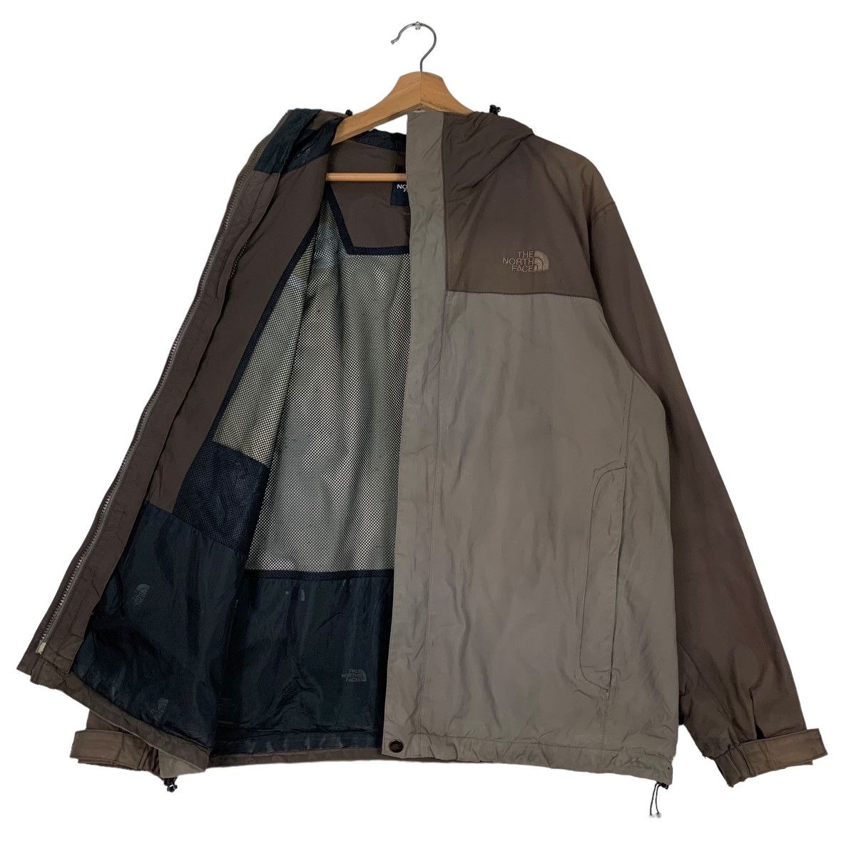 The North Face THE NORTH FACE Colorblock Hoodie Jacket #0400-C18 Size US L / EU 52-54 / 3 - 10 Thumbnail