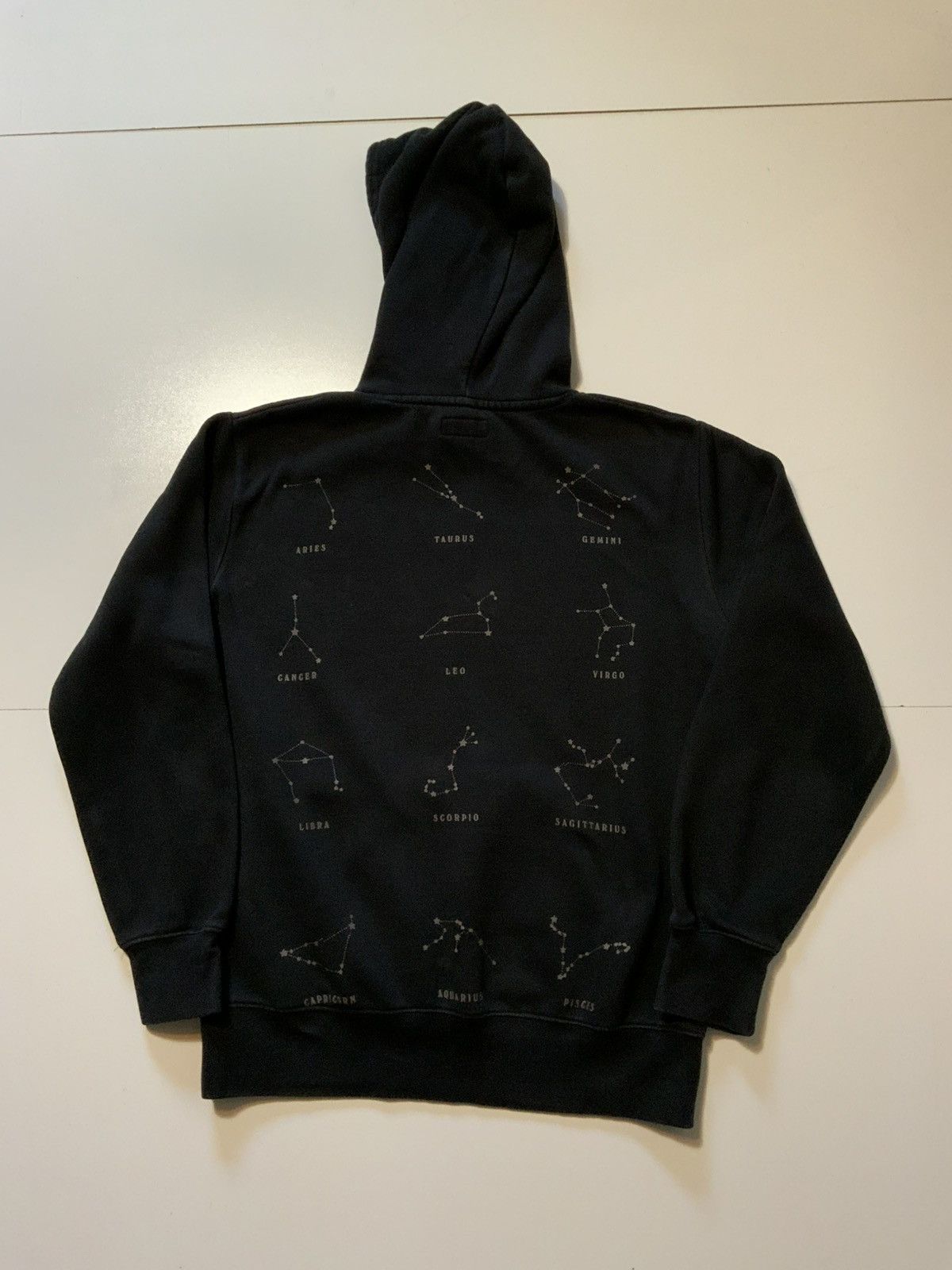 Market Chinatown Market Zodiac Sign Black Pullover Fleece Hoodie Size US S / EU 44-46 / 1 - 2 Thumbnail
