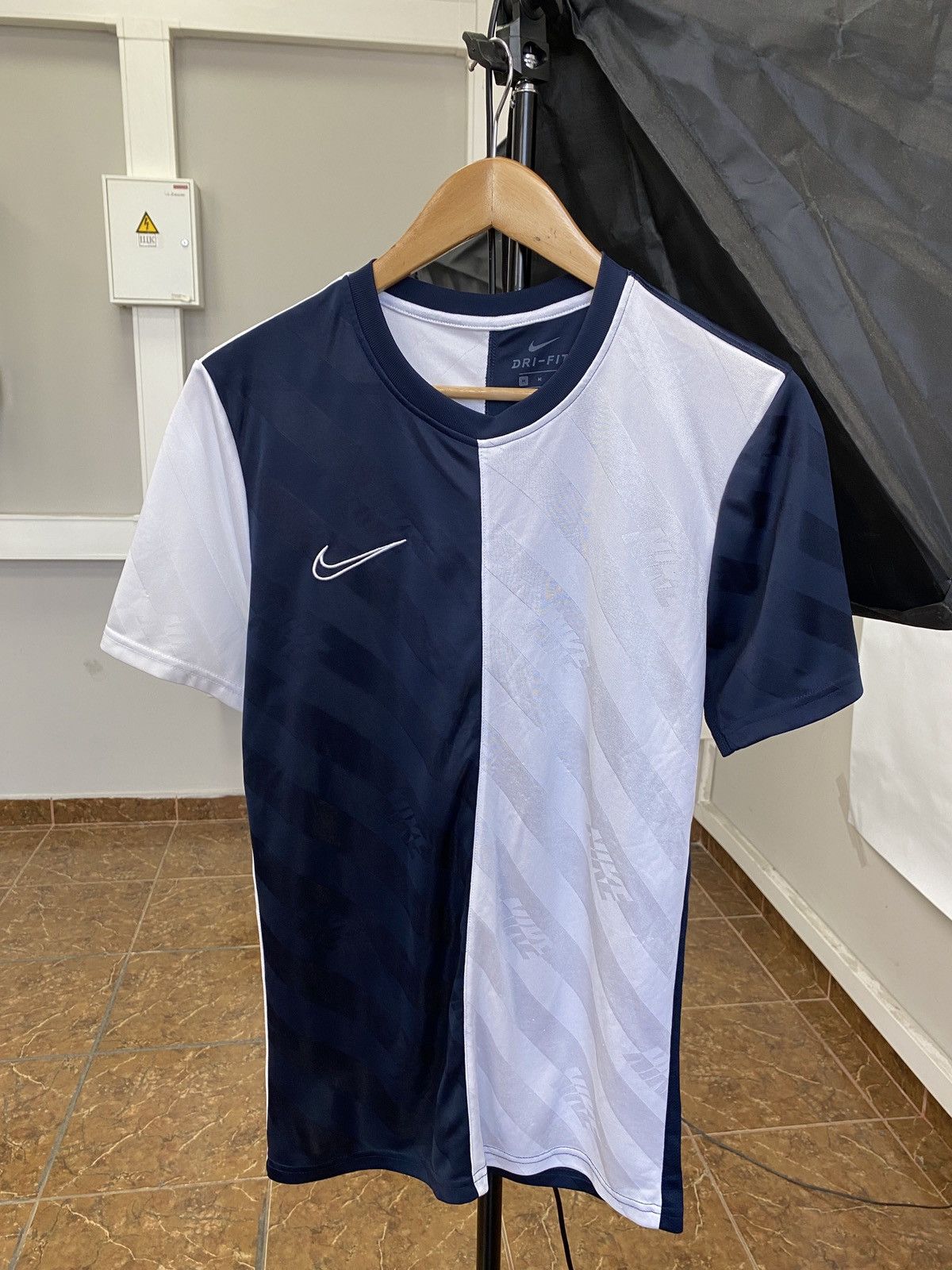 Nike 🇺🇸 Nike Sportswear T-Shirt Rare Retro Hype Y2K Size US M / EU 48-50 / 2 - 1 Thumbnail