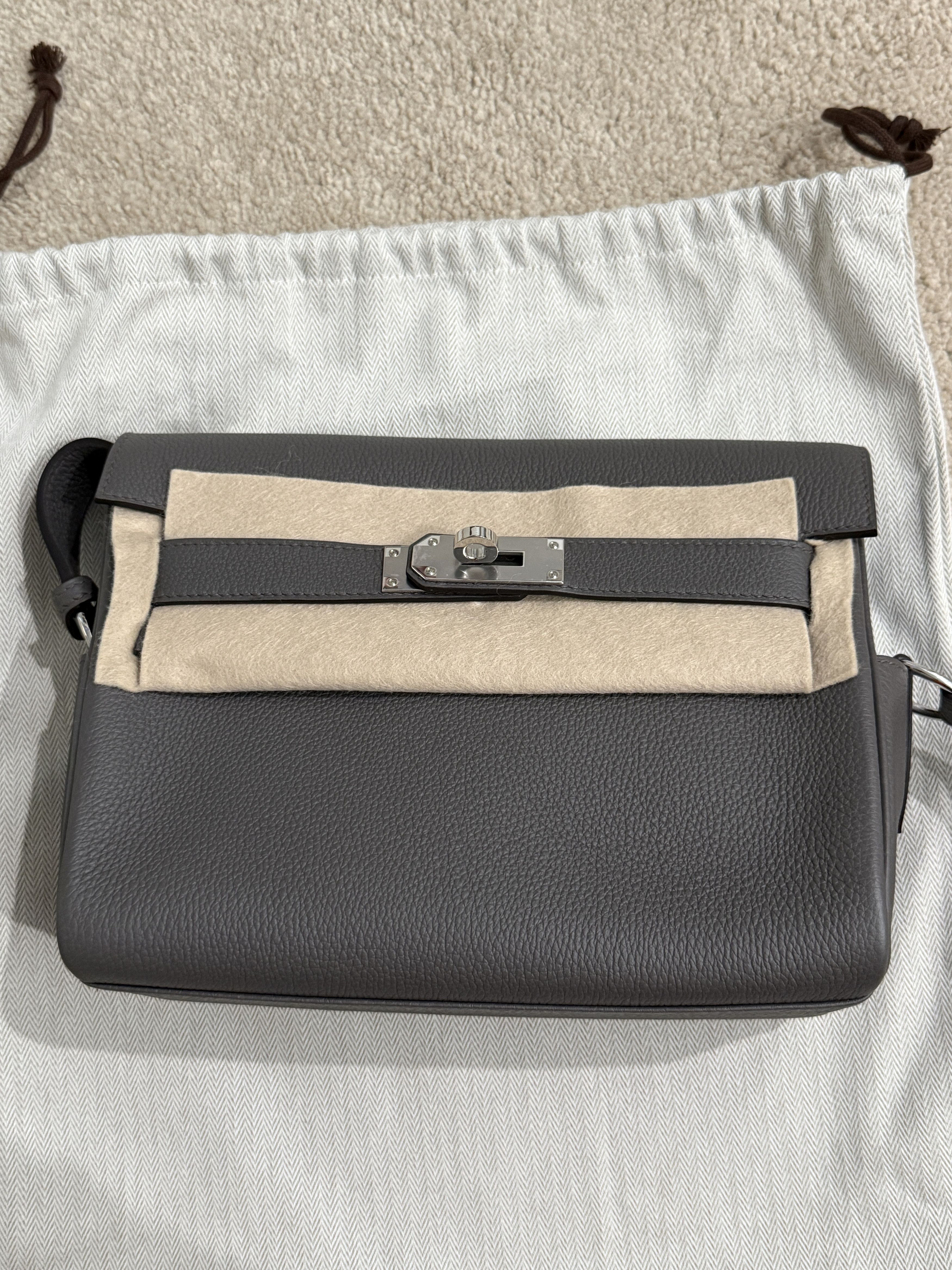 Hermes 2026 Brand New Grey Rare Hermès Kelly Messenger Bag PM Size ONE SIZE - 1 Thumbnail