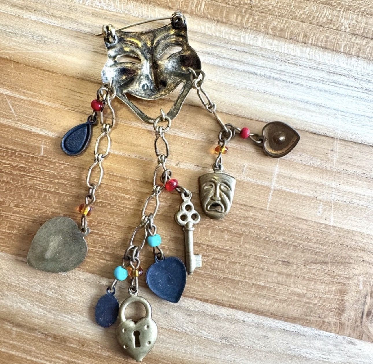 Other Rare Vintage Gold Tone Theater Mask Dangle Brooch Pin Size ONE SIZE - 7 Thumbnail