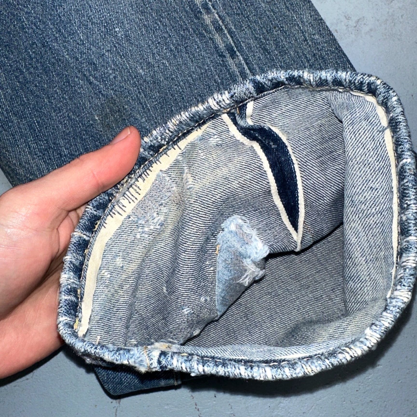 Levi's VINTAGE Levi's 501 XX Jeans Big E Redline Selvedge USA 1960s 66 Act 34x28 Blue Denim Jeans Men's Regular 34 Inseam Stonewash Distressed Button Fly Size US 34 / EU 50 - 4 Thumbnail