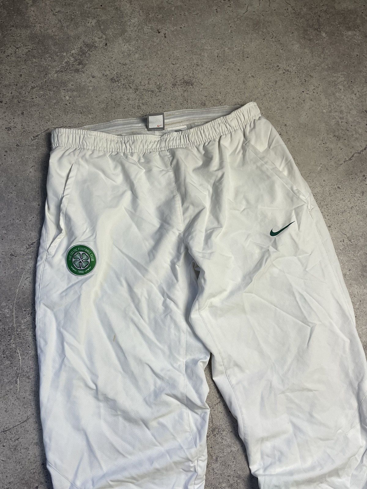 Nike Vintage Nike Celtic Track Pants Y2K Size US 32 / EU 48 - 2 Thumbnail