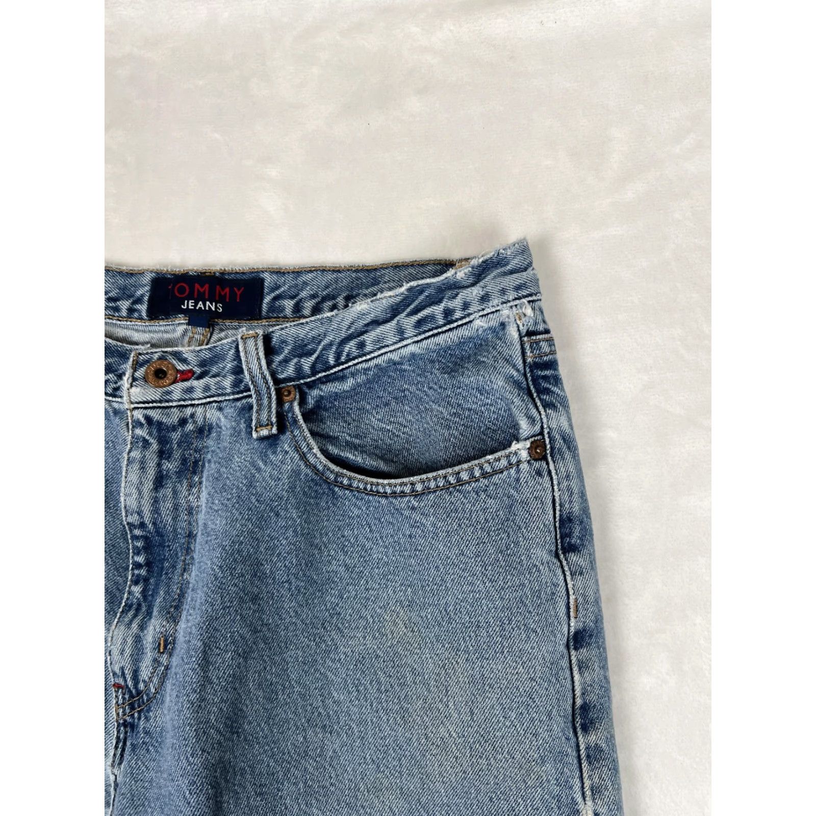 Denime VTG Tommy Jeans Jeans Straight Mens 33x32 Blue Light Wash Denim Distressed 5-Pocket Logo Patch Distressed Style Vintage Modern Straight Leg Mens Jeans Size US 33 - 6 Thumbnail