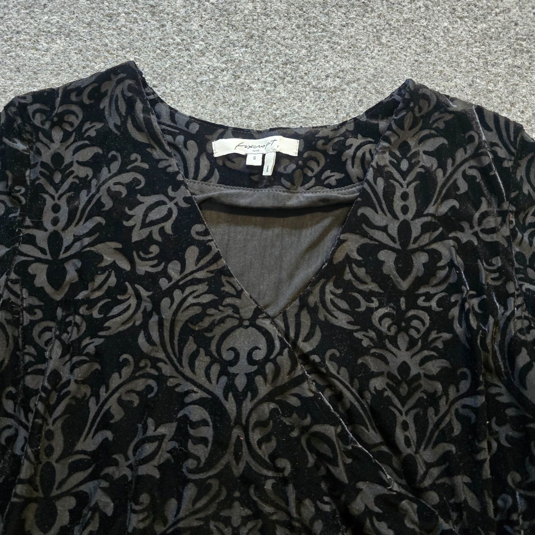 Vintage Foxcroft Blouse Women Small Black Velvet Burnout Faux Wrap Long Sleeve Capsule Size S / US 4 / IT 40 - 2 Thumbnail