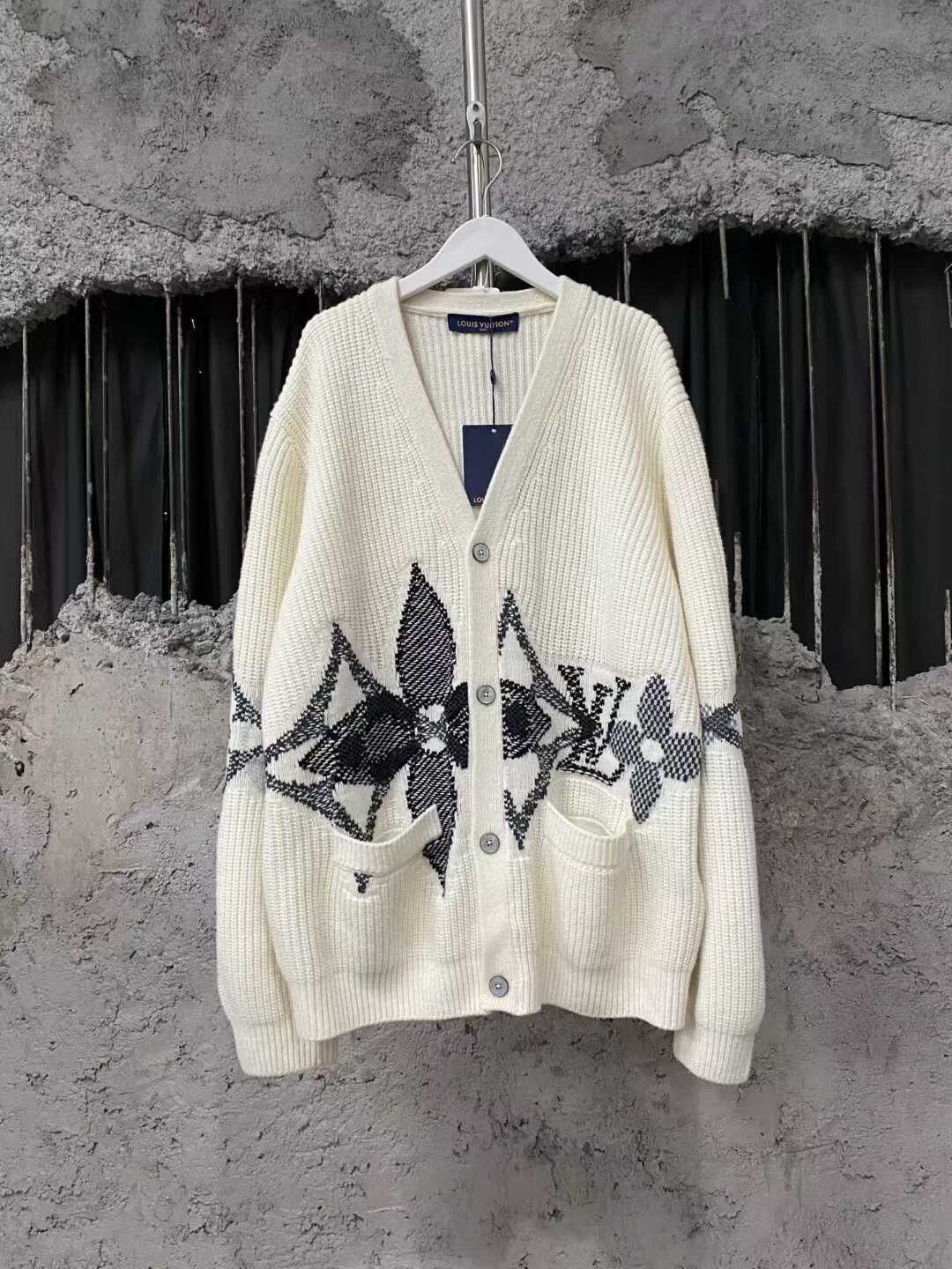 Louis Vuitton Louis Vuitton Floral Knit Cardigan in White Size L / US 10 / IT 46 - 1 Thumbnail