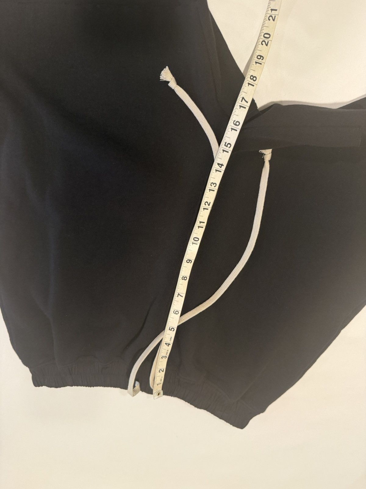 Rick Owens Rick owens mens shorts. 48/M. $790 Size US 32 / EU 48 - 5 Thumbnail