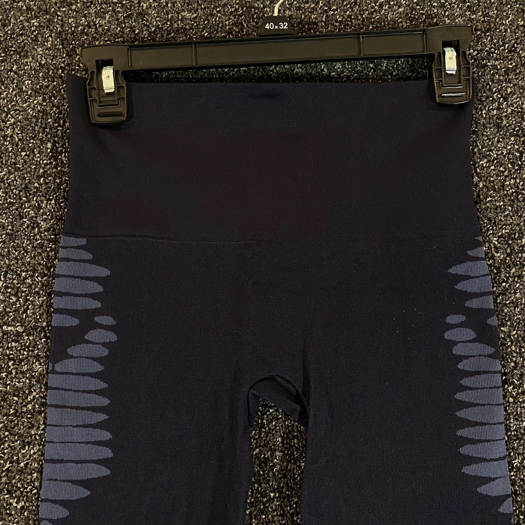 Spanx Spanx Leggings Womens M 25" Inseam Capri Two Tone Blue Oval Pattern Active Workout Fitness Jogging Running Womens Size 32" / US 10 / IT 46 - 2 Thumbnail