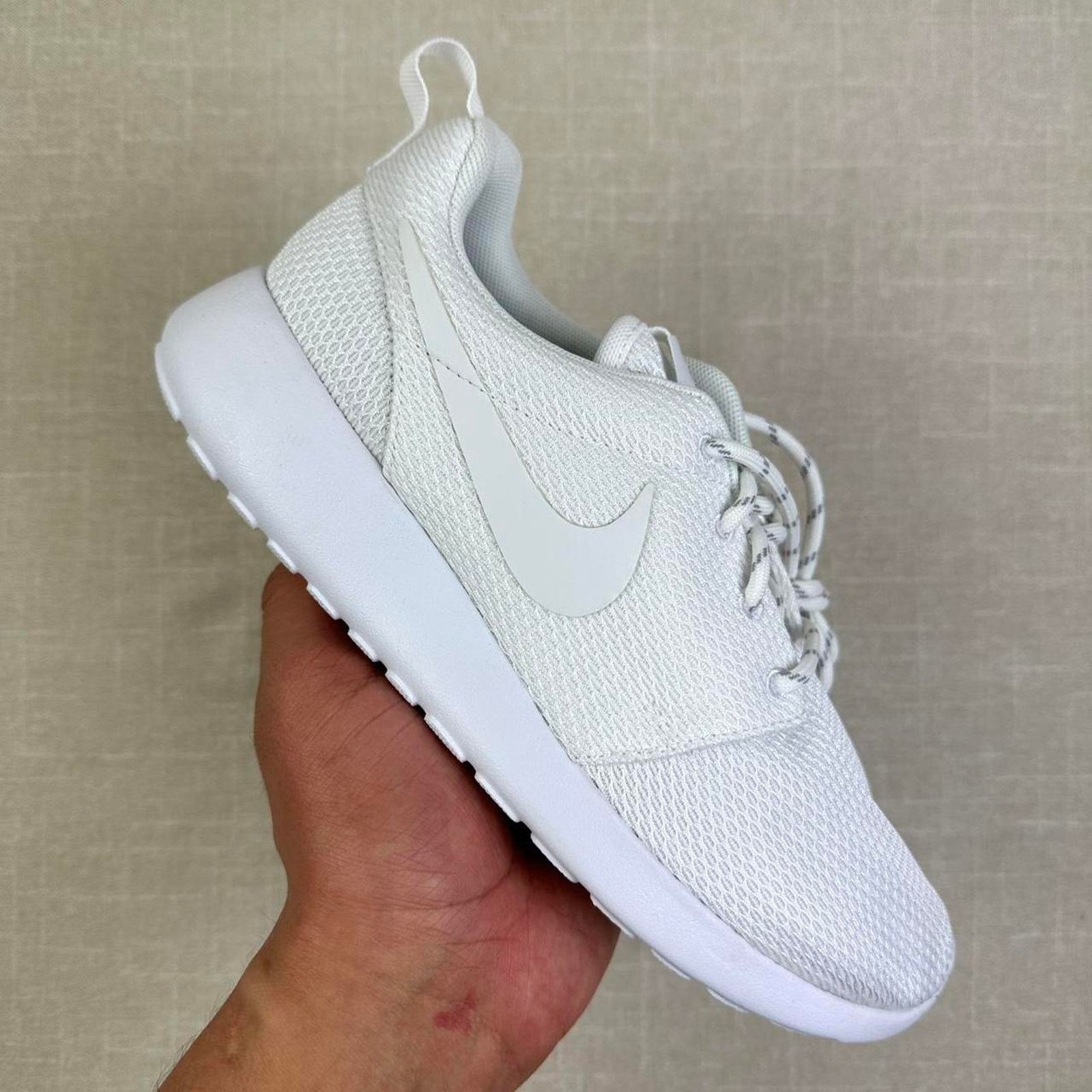 Nike 2015 Nike Roshe One "Triple White" Women 8.5 Size US 8.5 / IT 38.5 - 1 Thumbnail