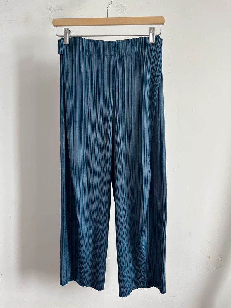 Issey Miyake Issey Miyake size:2 Dark blue pleated trousers Size 22" - 1 Thumbnail