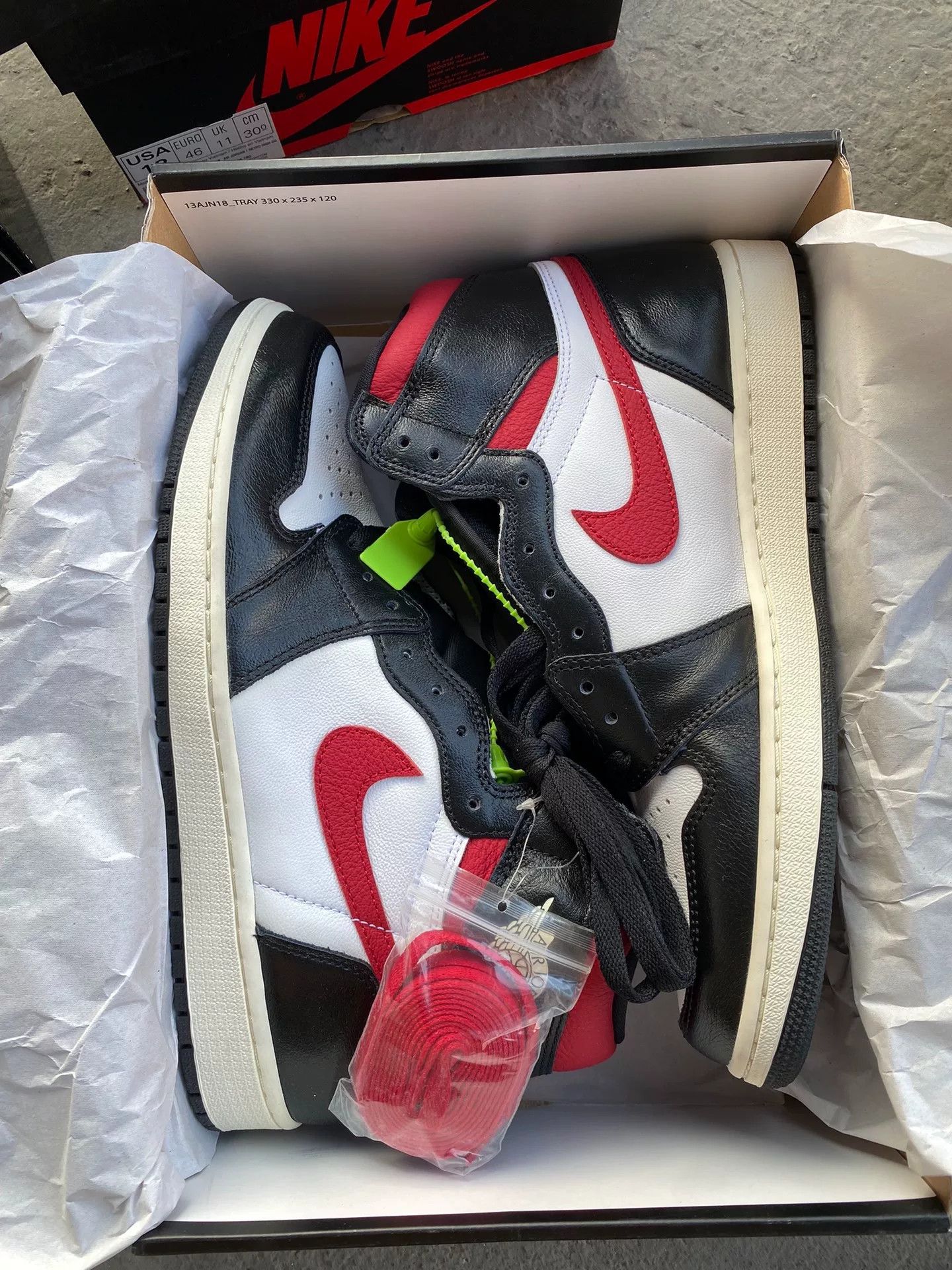 Nike Nike Black Lowtop Sneakers 12 Men Size US 12 / EU 45 - 1 Thumbnail