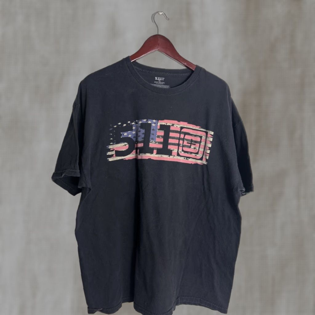 Vintage VINTAGE? (No) 5.11 Tactical Mens 2XL Short Sleeve T-Shirt Black USA Flag Shirt Mens Black 2XL USA flag 5.11 Tactical Shirt Size US XXL / EU 58 / 5 - 1 Thumbnail