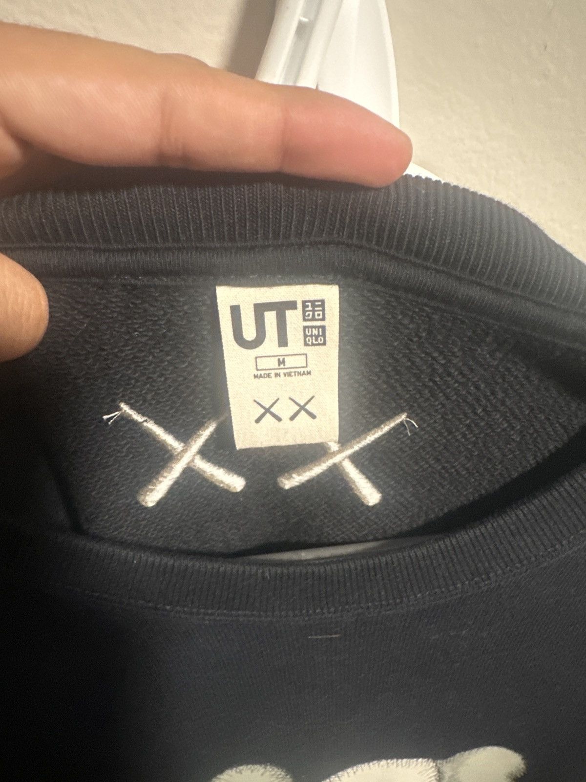 Kaws × Uniqlo Kaws sweater Size US M / EU 48-50 / 2 - 3 Thumbnail