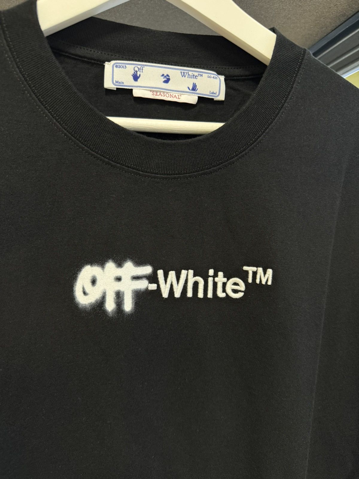 Off-White Off-White Spray Helvetica Embroidery T-shirt NEW 500$ Retail Size US M / EU 48-50 / 2 - 3 Thumbnail