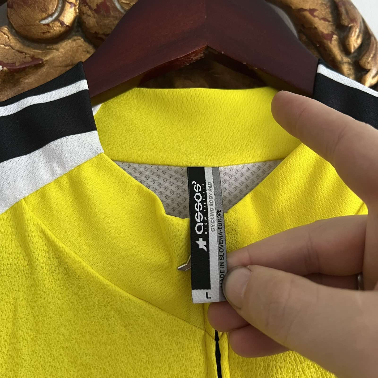 Other Assos Swiss Cycling Zip Jersey Sz L Size US L / EU 52-54 / 3 - 4 Thumbnail