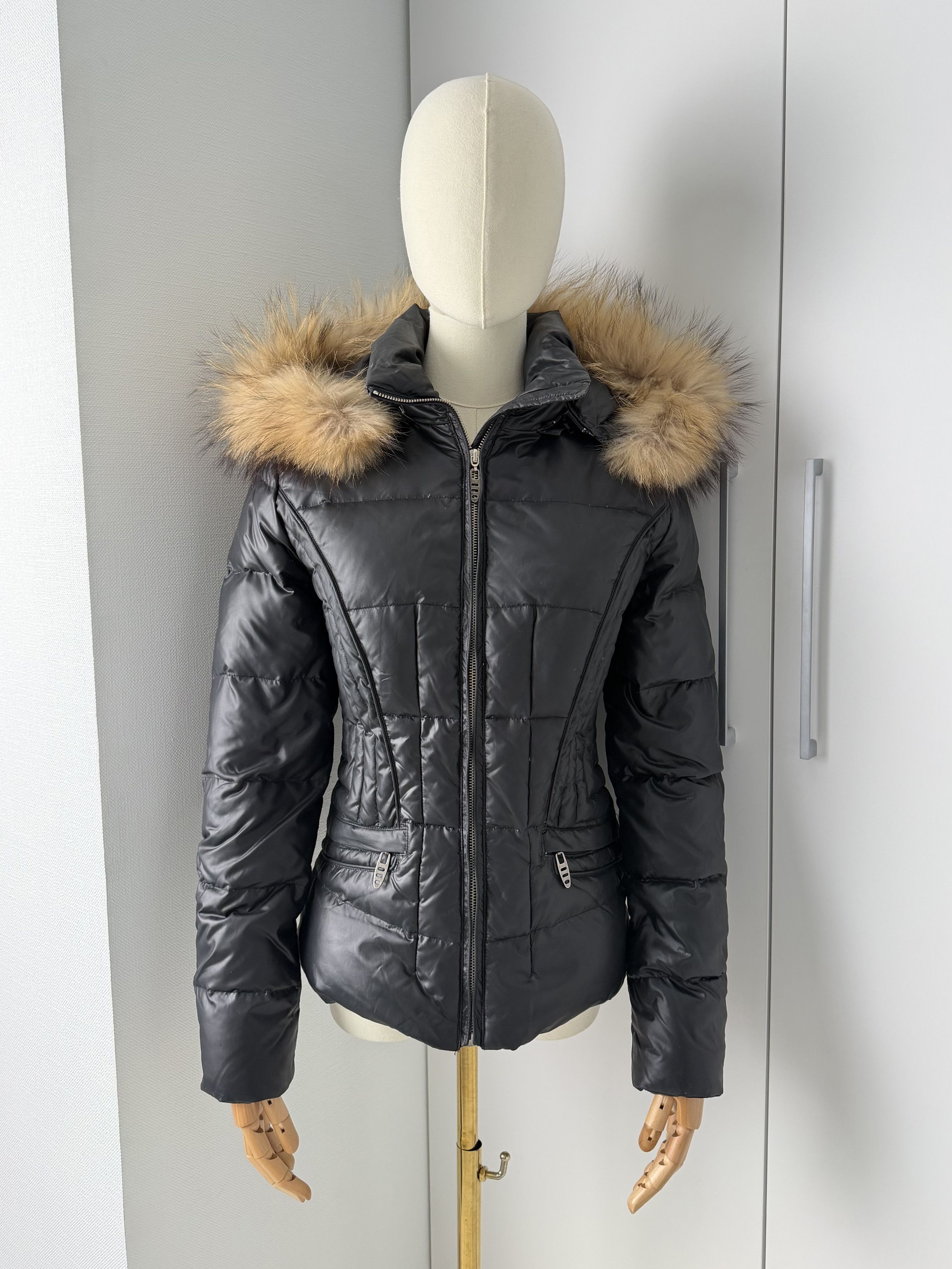Vintage Y2K Puffer Jacket Women Hooded Quilted Coat Fur Trim Fitted Size S / US 4 / IT 40 - 1 Thumbnail