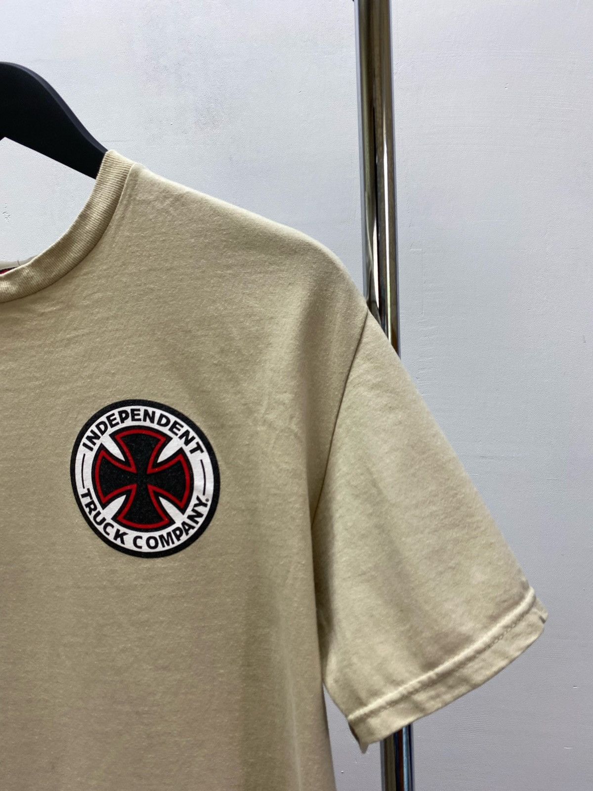 Alien Workshop × Independent Truck Co. × Vintage Vintage Independent Truck Company Logo Tee Size US L / EU 52-54 / 3 - 5 Thumbnail