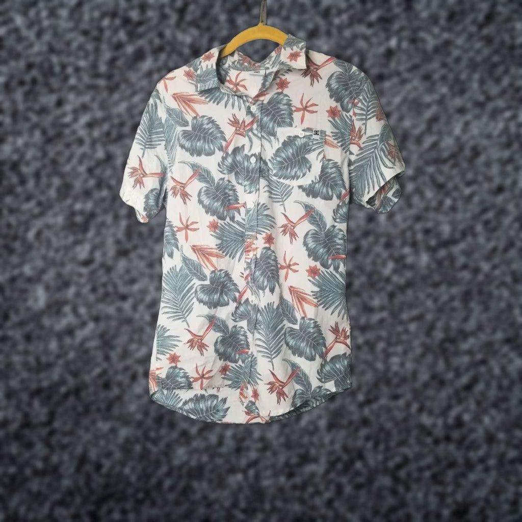 Vintage DC Mens Hawaiian Shirt Floral White Blue Short Sleeve Vacation S Mens Shirt Floral White Blue Hawaiian Vacation Size US S / EU 44-46 / 1 - 1 Thumbnail