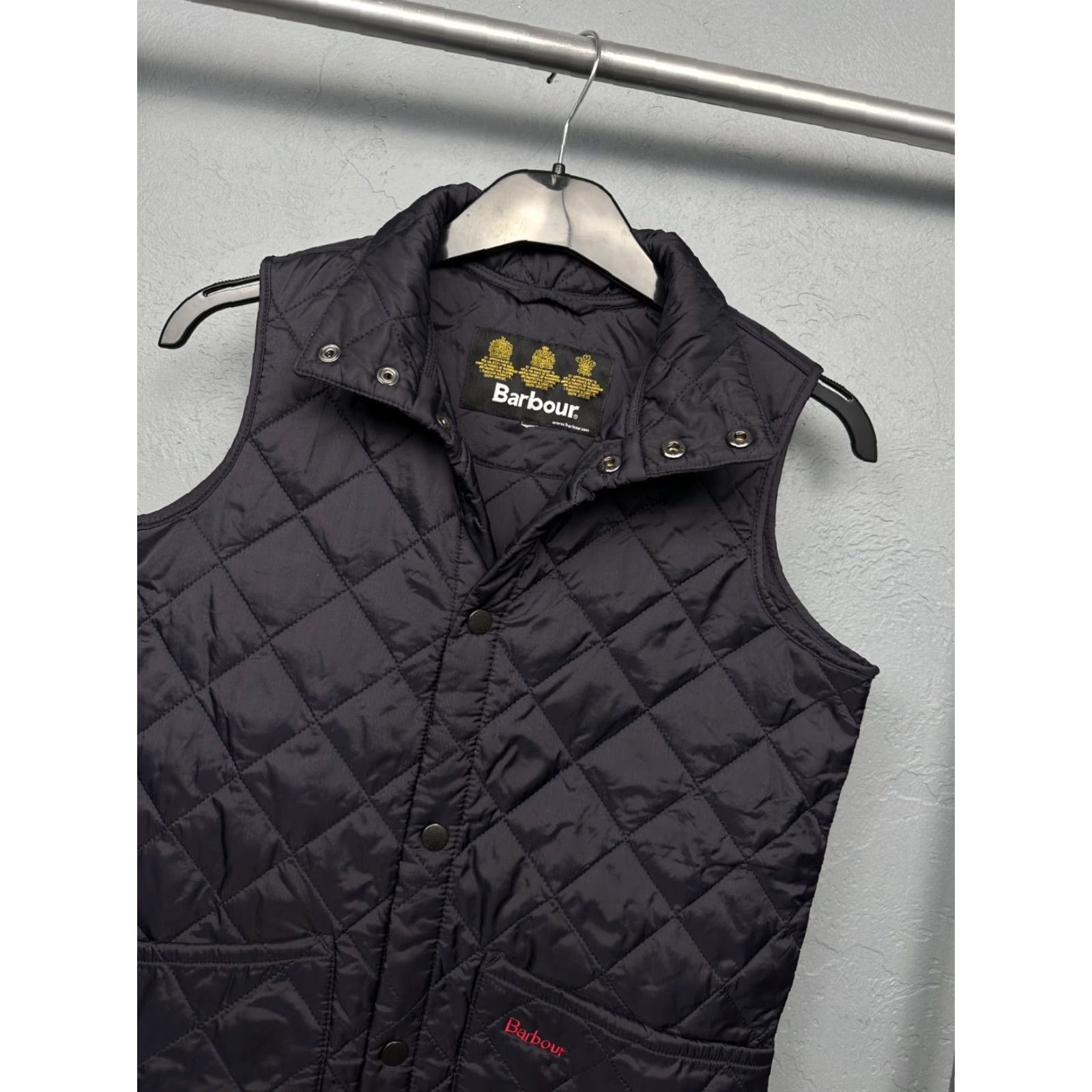 Barbour Barbour Crest Gilet Quilted Vest Barbour Crest Gilet Quilted Vest Navy Blue Barbour Vintage Mens(Junior) Crest Gilet Quilted Vest Size S Size US S / EU 44-46 / 1 - 2 Thumbnail