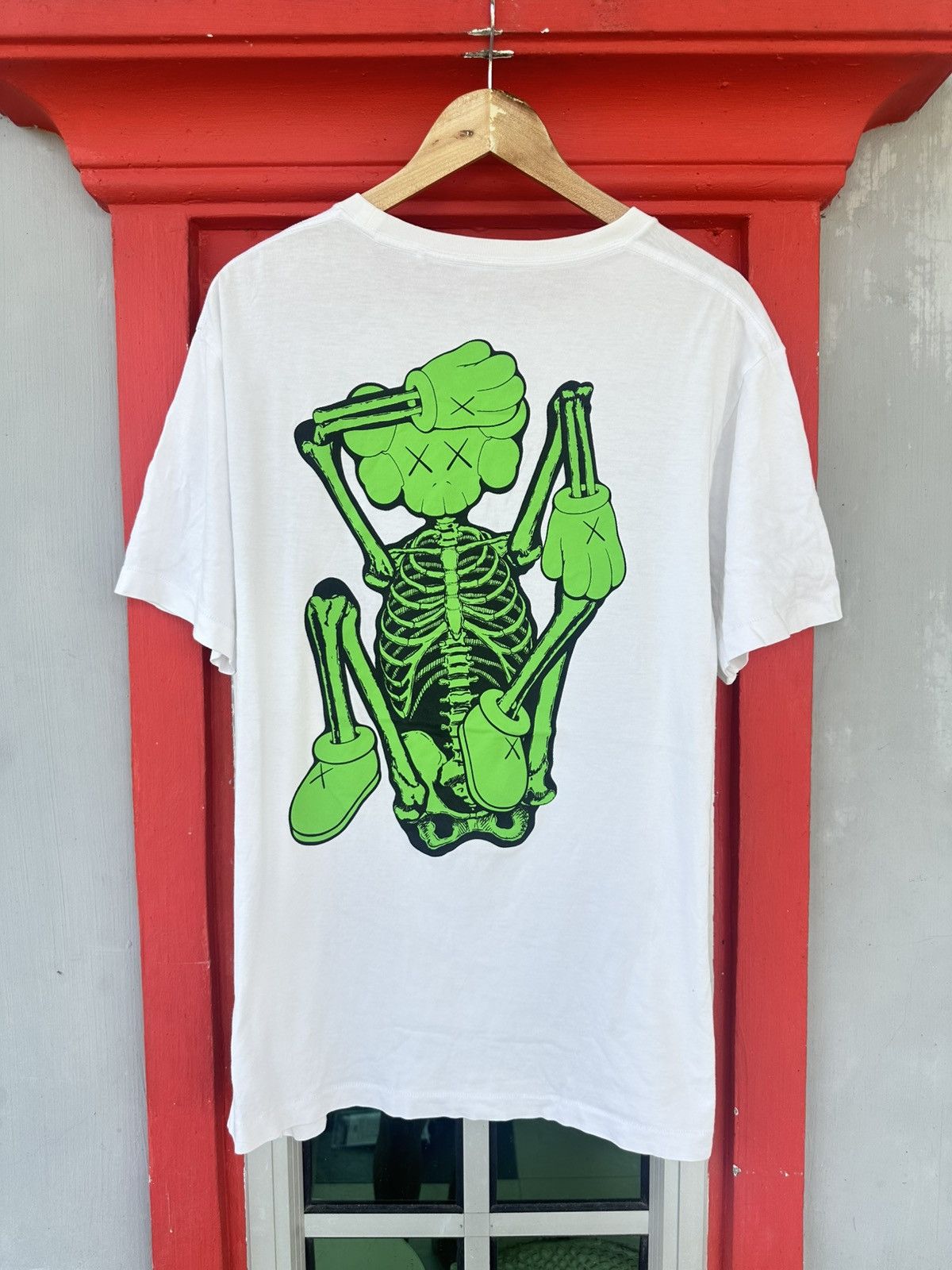 Kaws × Uniqlo Kaws X Uniqlo Tee Size US XL / EU 56 / 4 - 1 Thumbnail
